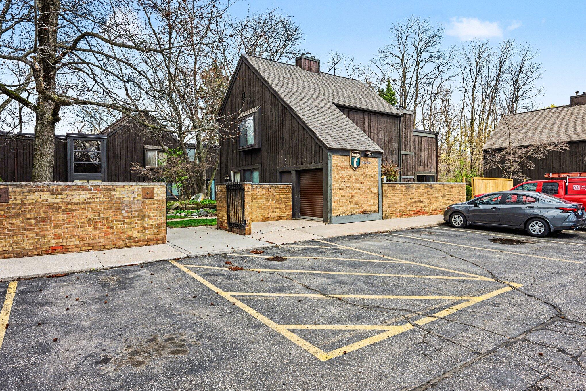 242 Dunbarton Court Kalamazoo MI 49006