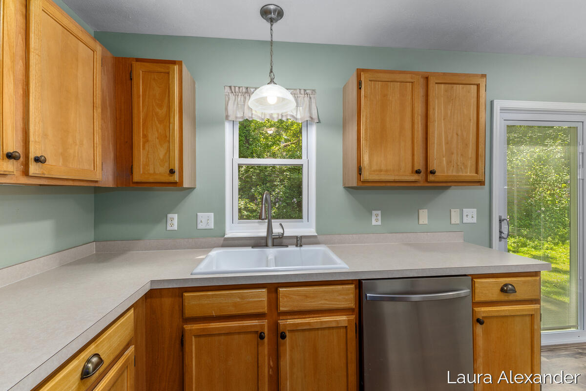 8507 Courtland Drive NE Rockford MI 49341
