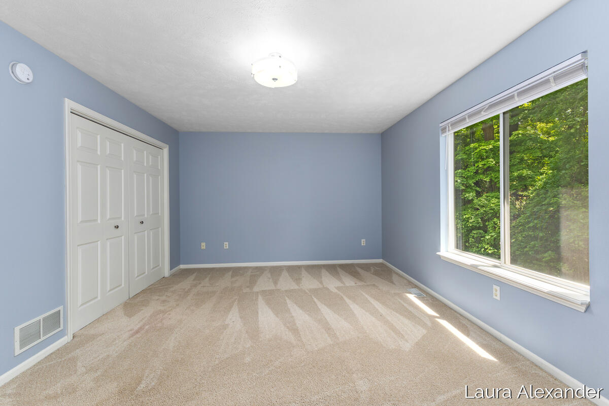 8507 Courtland Drive NE Rockford MI 49341