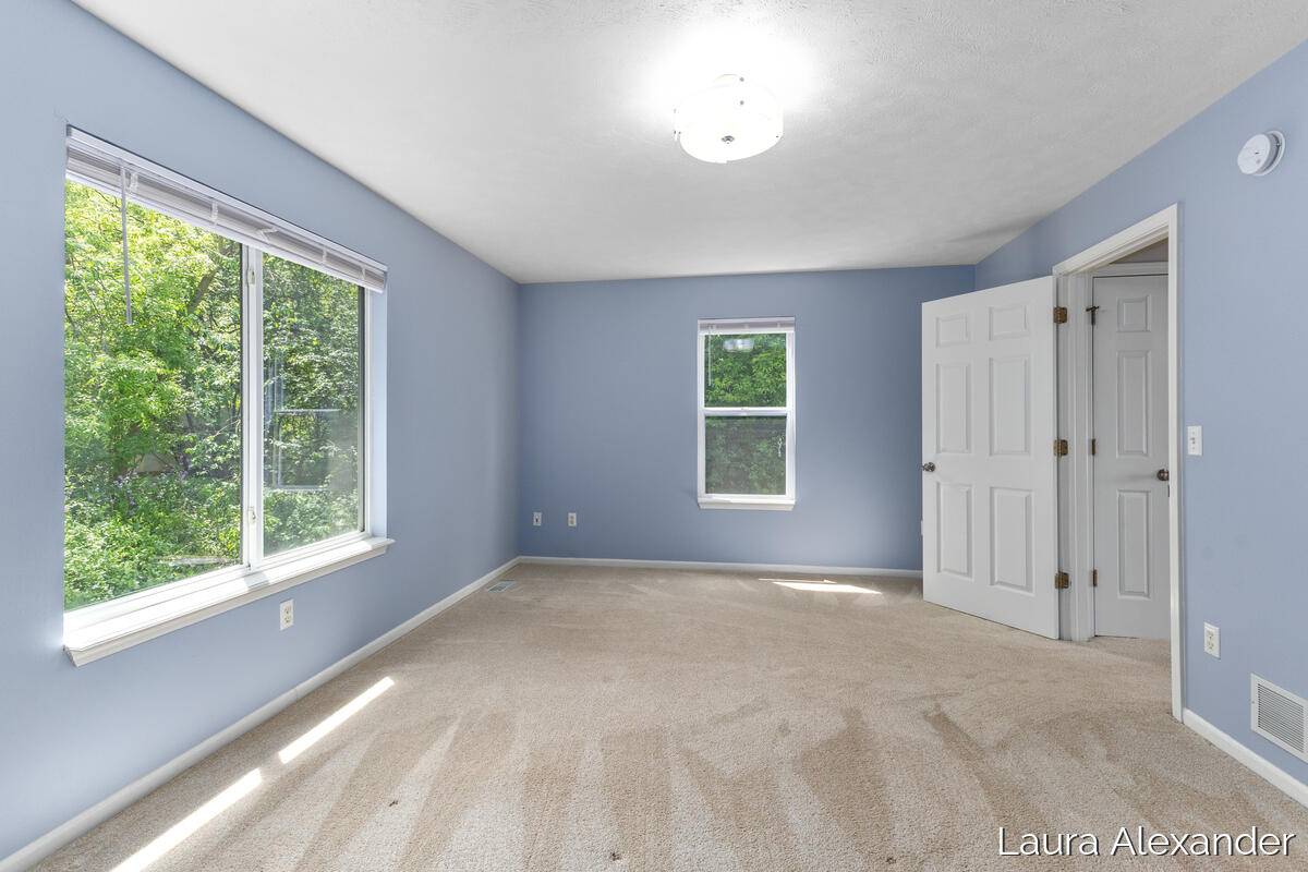 8507 Courtland Drive NE Rockford MI 49341