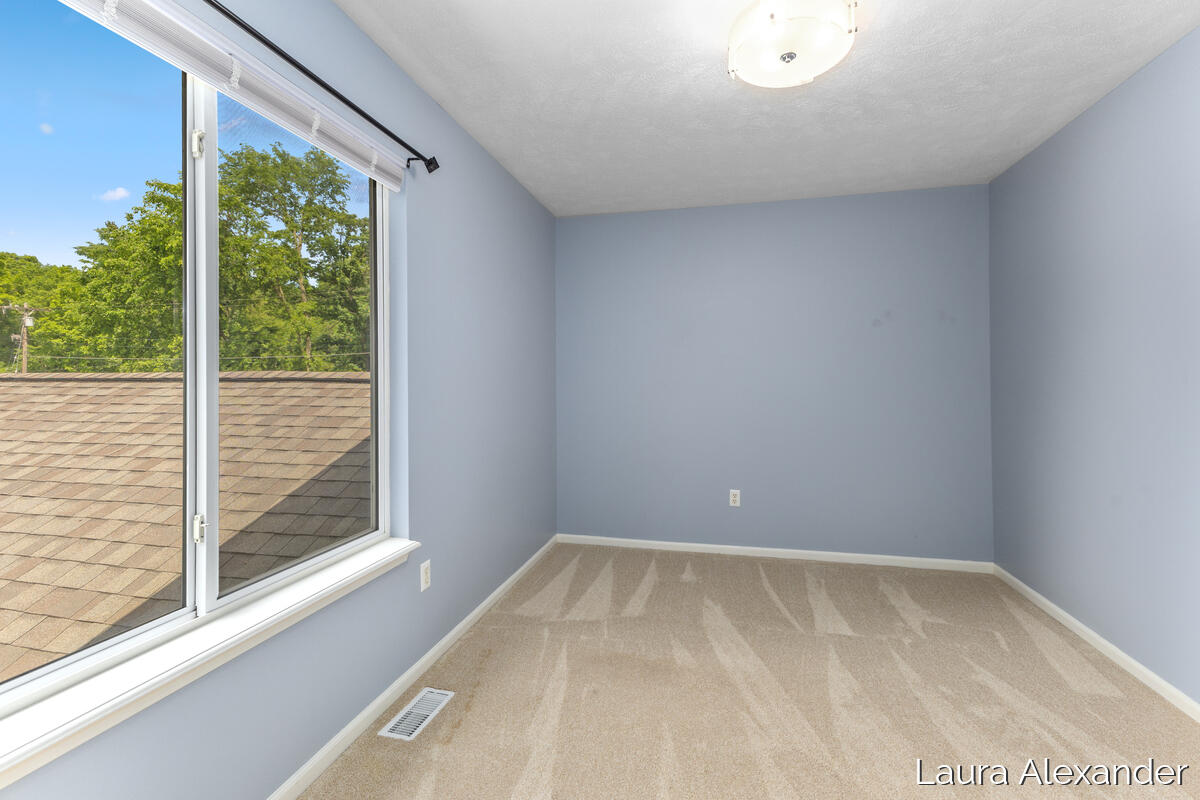 8507 Courtland Drive NE Rockford MI 49341