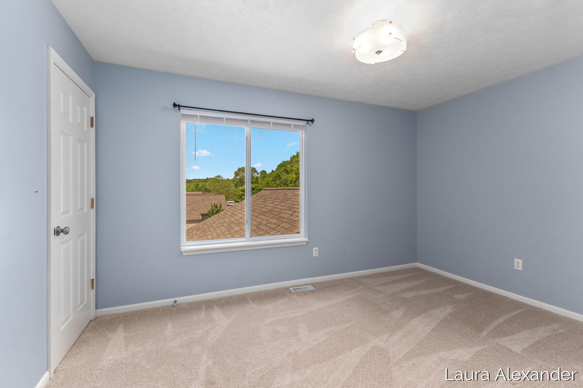 8507 Courtland Drive NE Rockford MI 49341