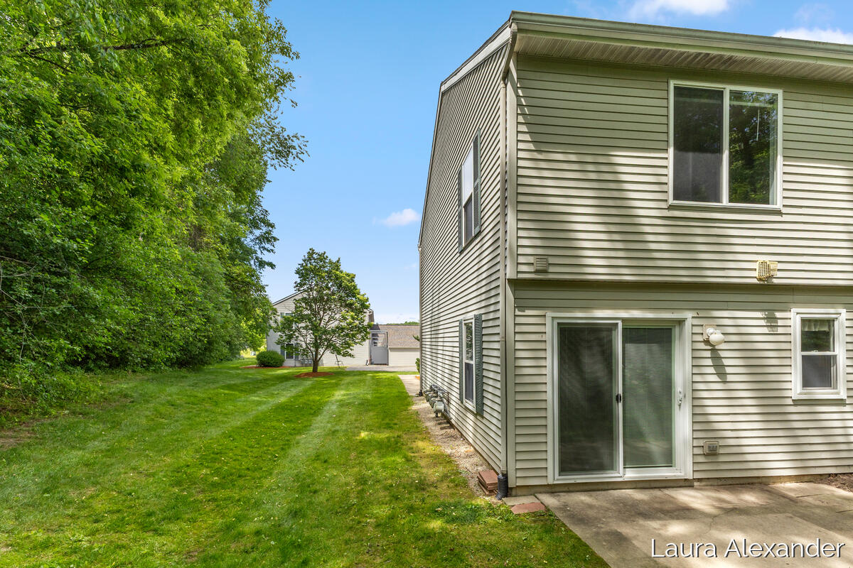 8507 Courtland Drive NE Rockford MI 49341