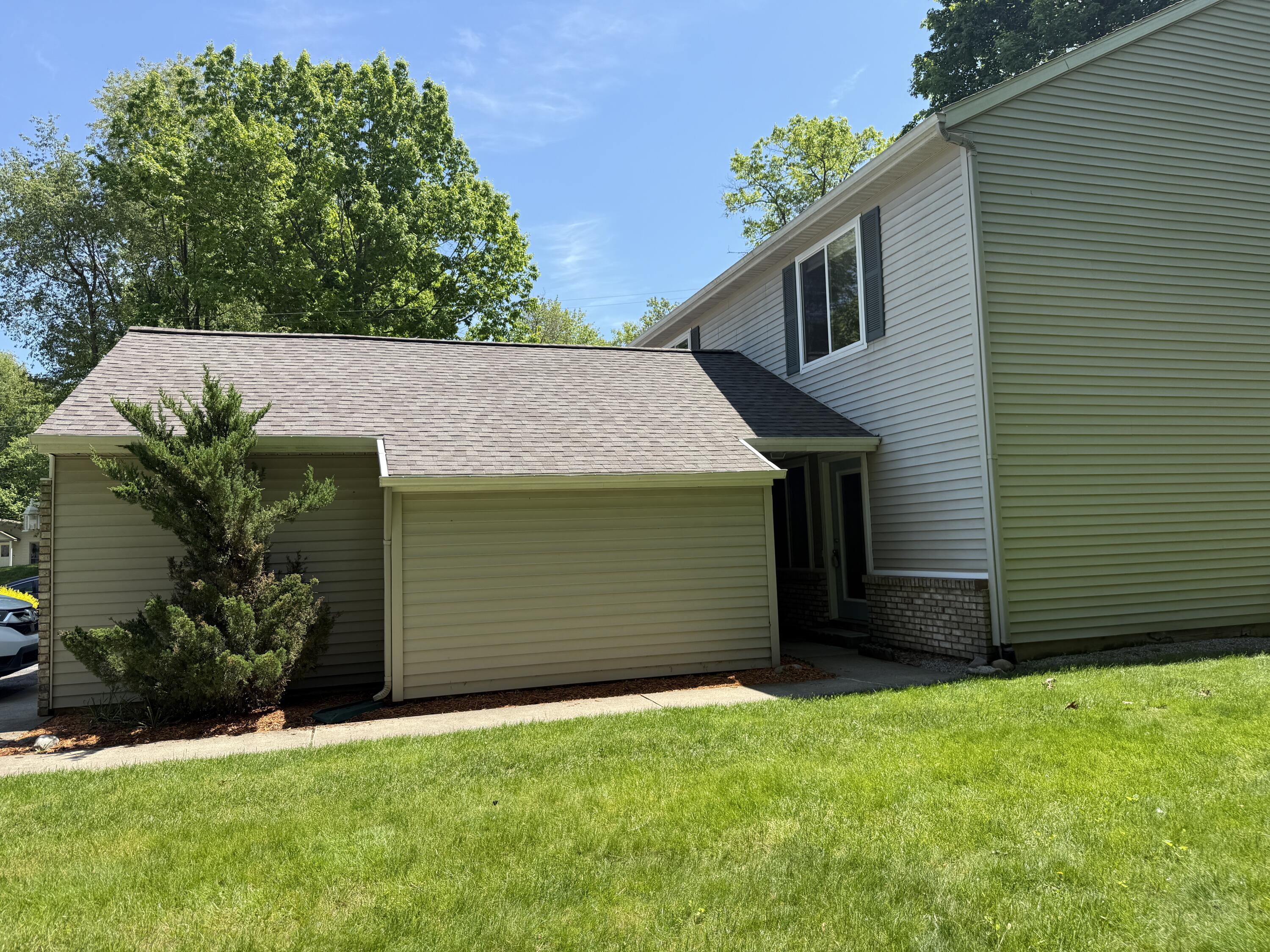 8507 Courtland Drive NE Rockford MI 49341