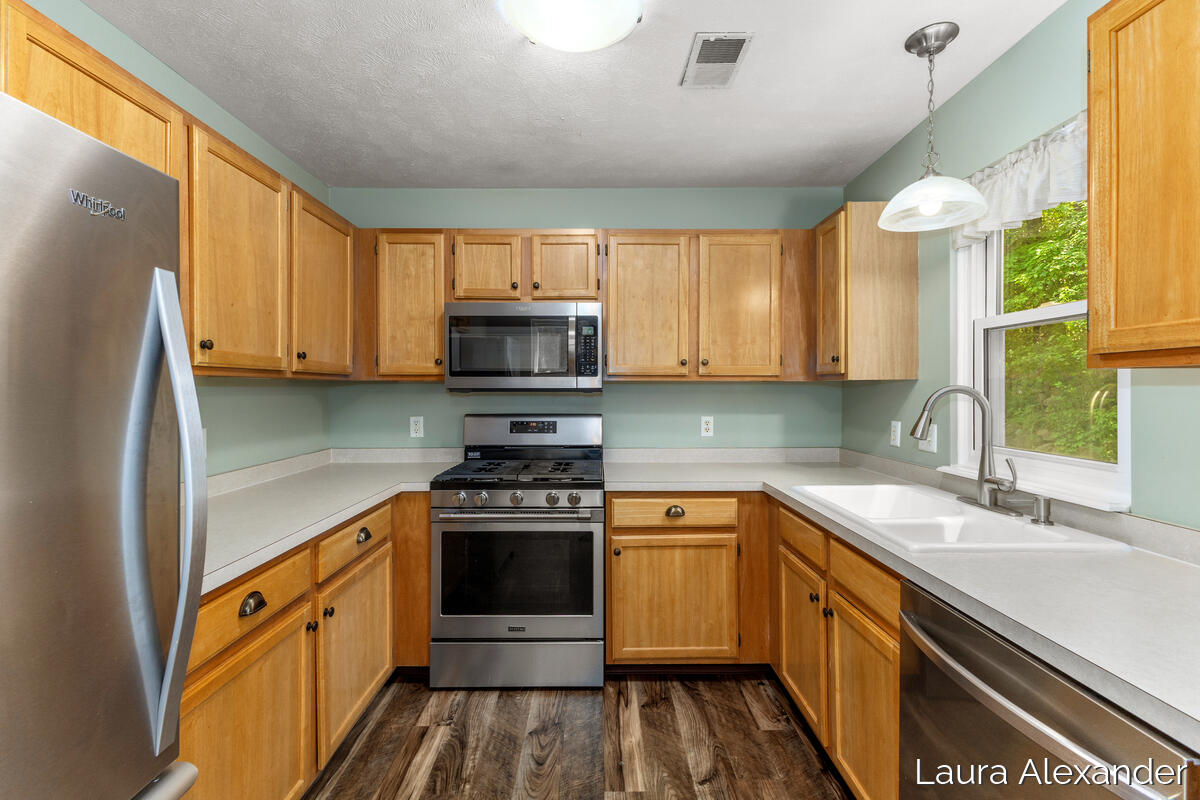 8507 Courtland Drive NE Rockford MI 49341