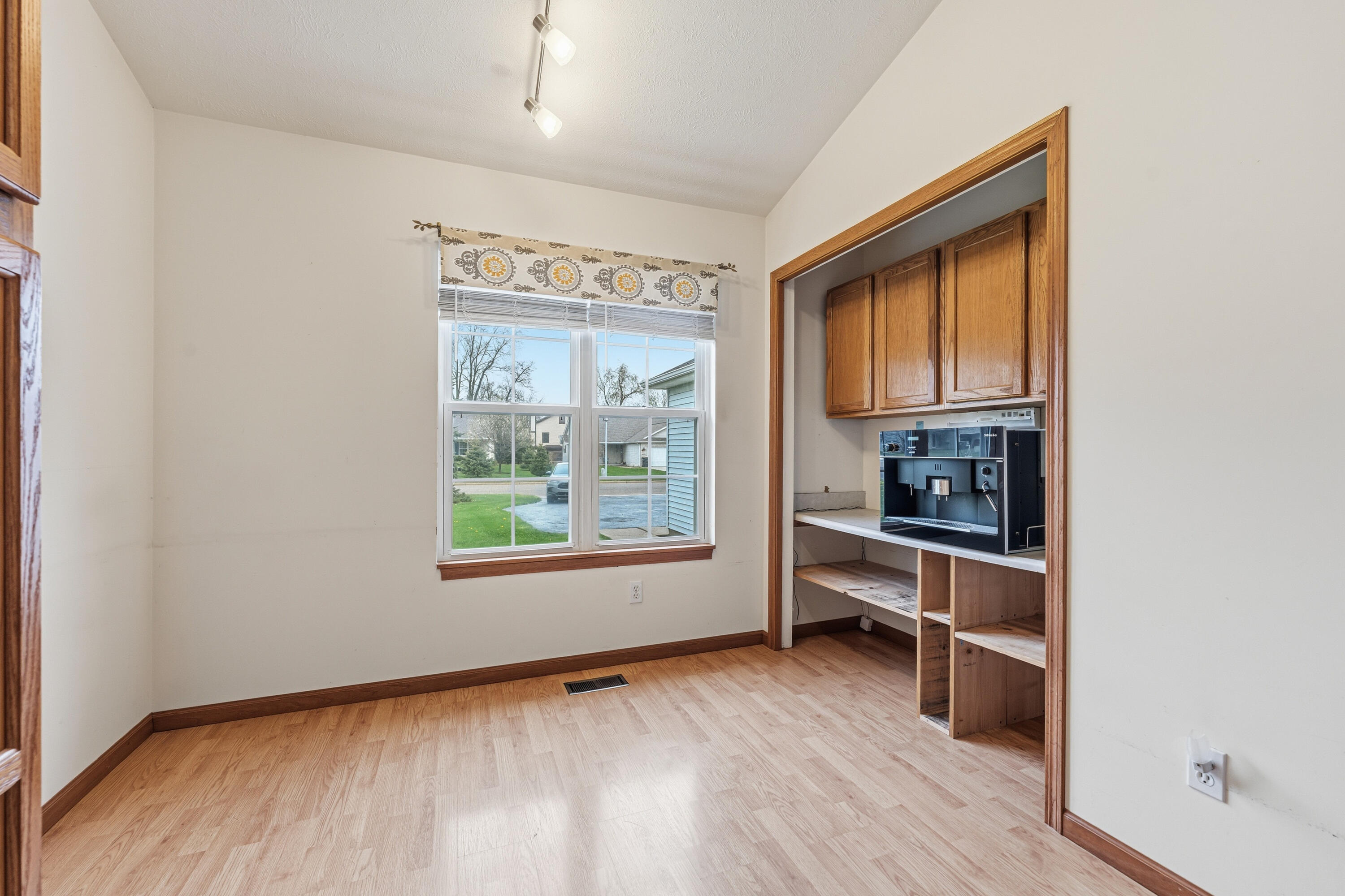 6085 Fairgrove Street Kalamazoo MI 49009