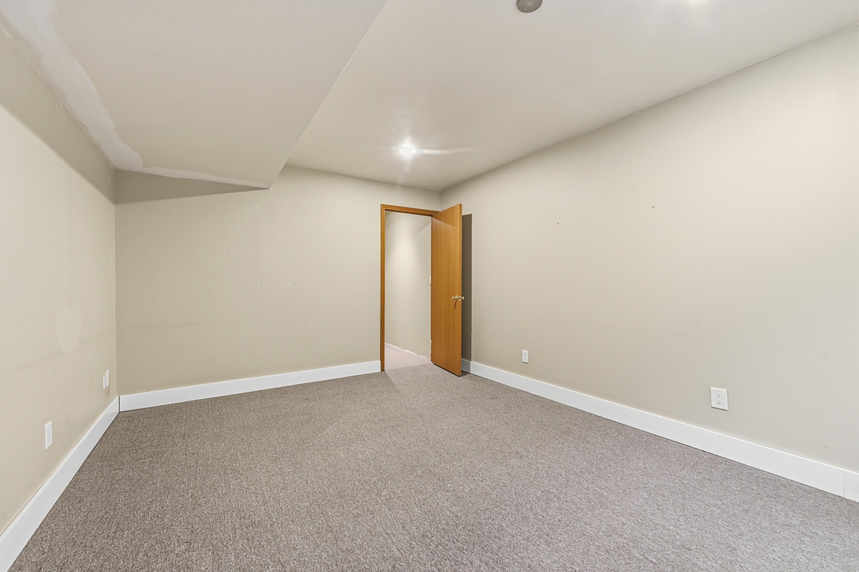 6085 Fairgrove Street Kalamazoo MI 49009