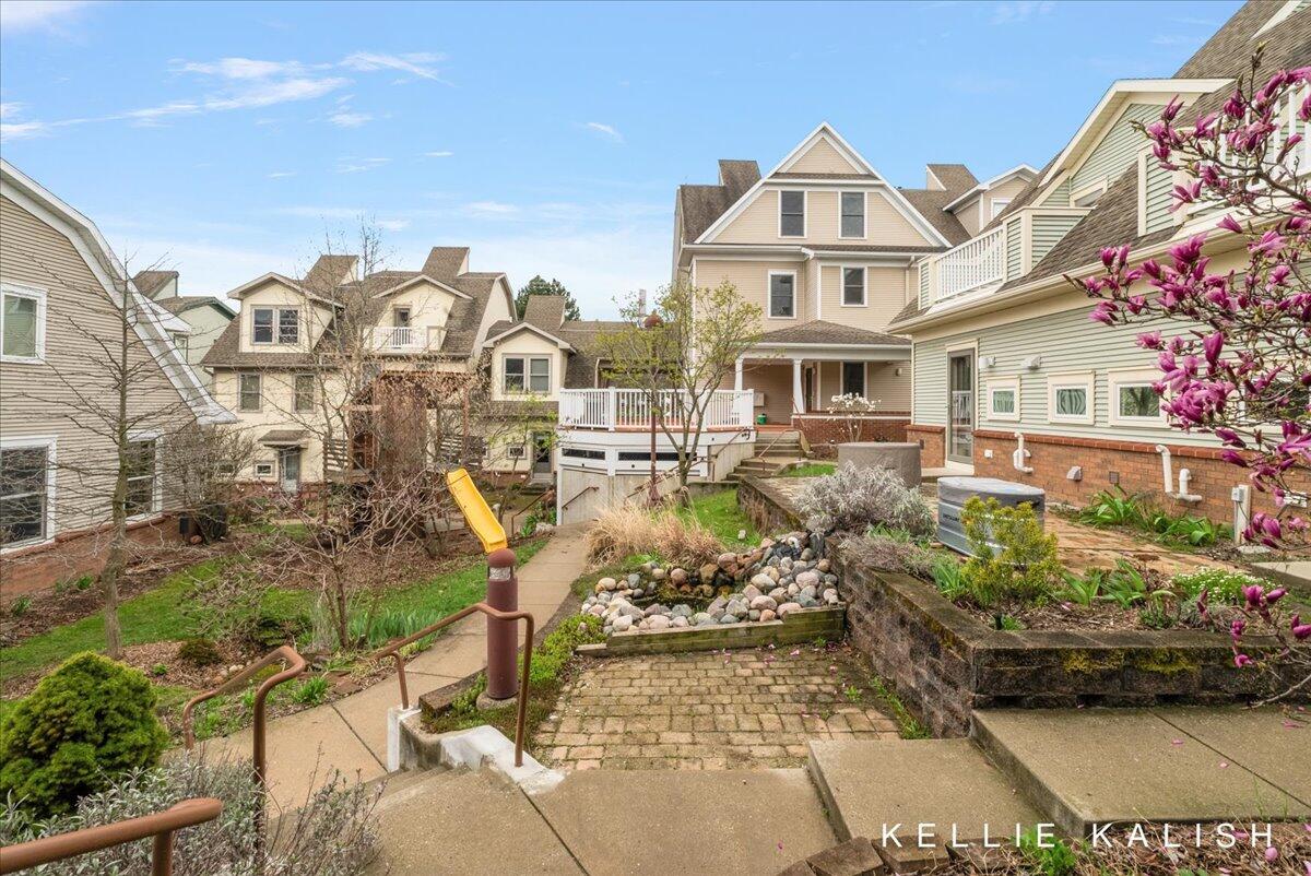 814 Livingston Avenue NE Grand Rapids MI 49503