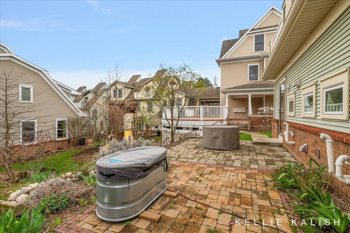 814 Livingston Avenue NE Grand Rapids MI 49503