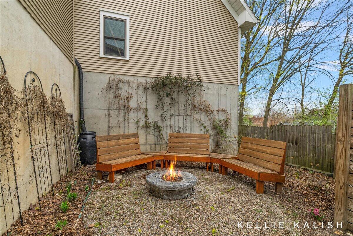 814 Livingston Avenue NE Grand Rapids MI 49503
