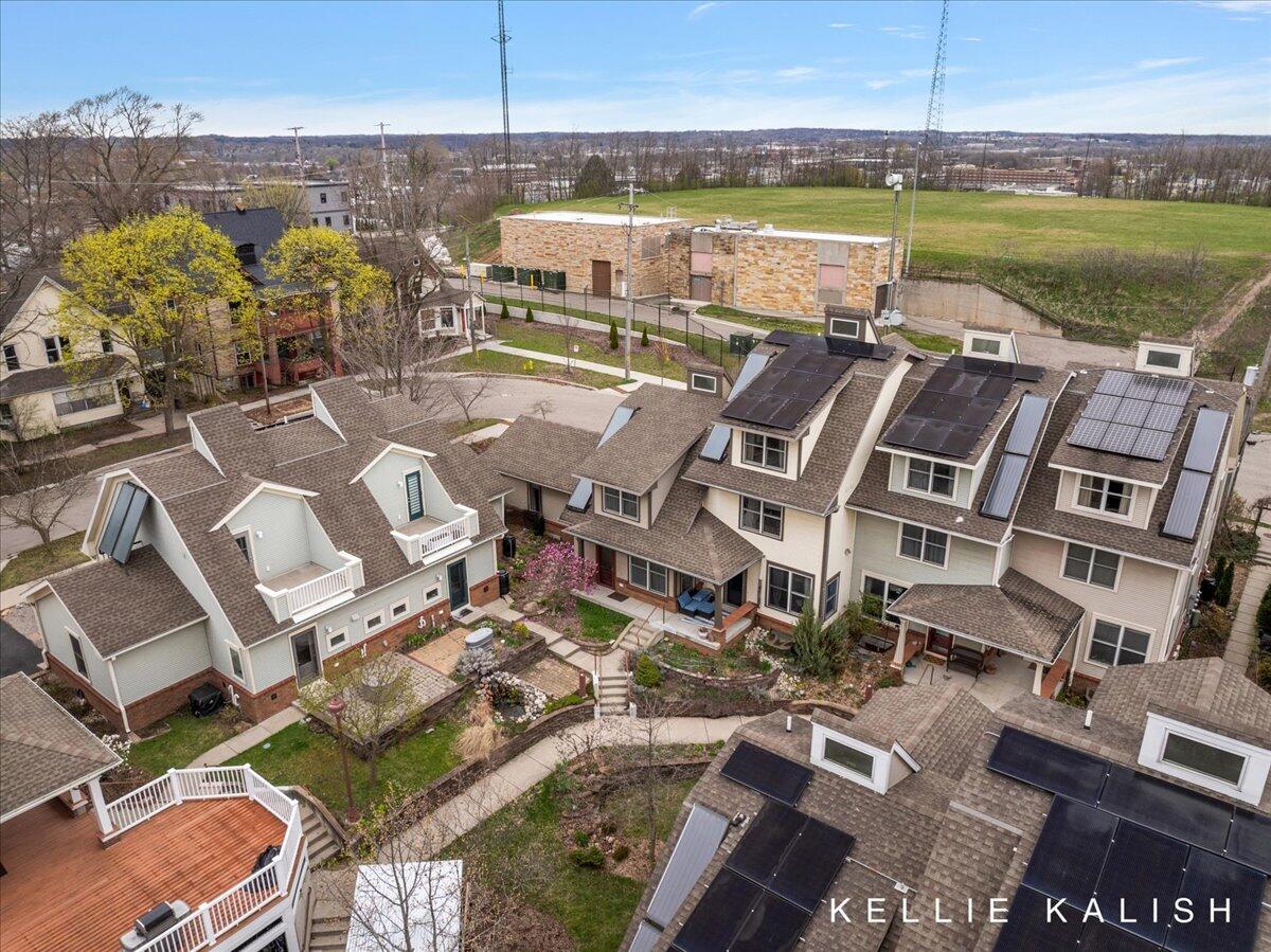 814 Livingston Avenue NE Grand Rapids MI 49503