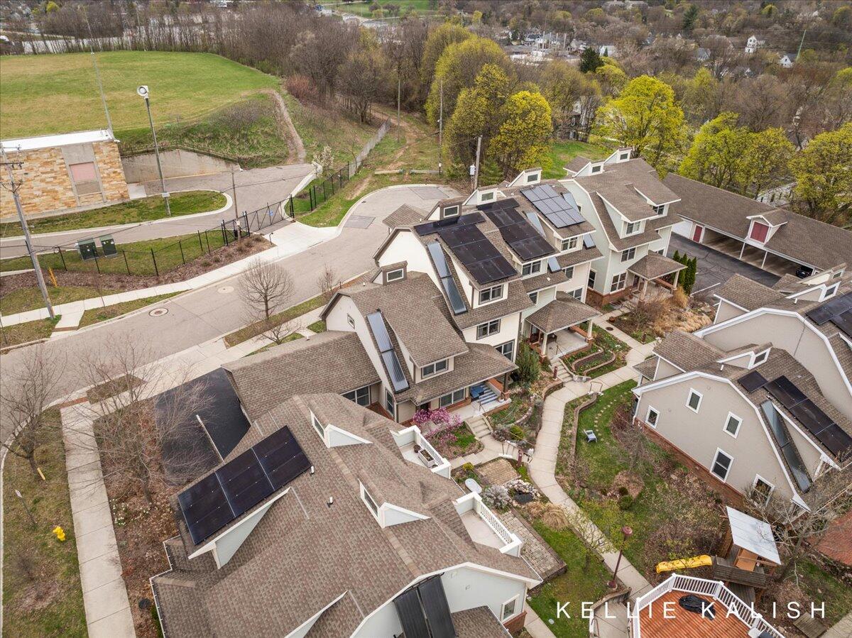 814 Livingston Avenue NE Grand Rapids MI 49503