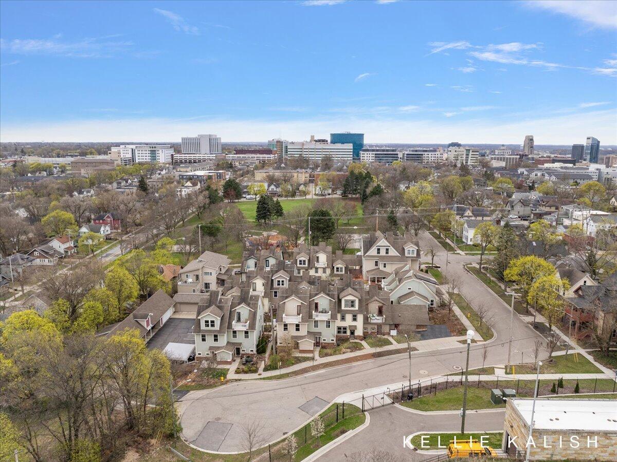 814 Livingston Avenue NE Grand Rapids MI 49503