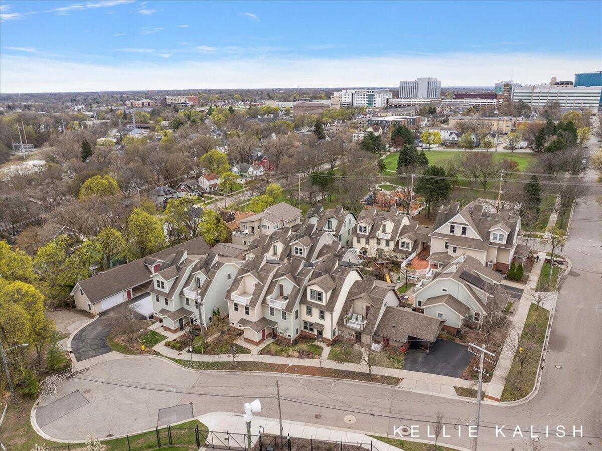 814 Livingston Avenue NE Grand Rapids MI 49503