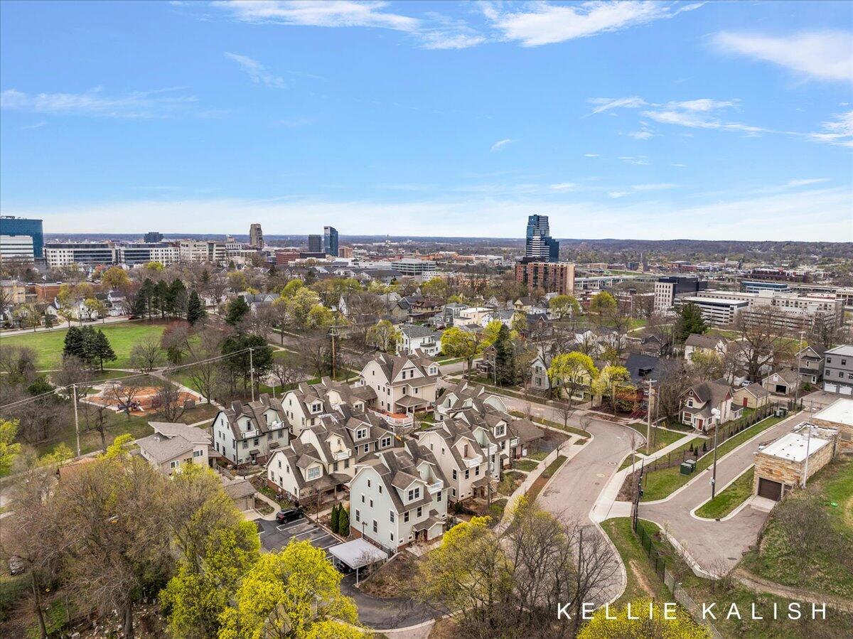 814 Livingston Avenue NE Grand Rapids MI 49503