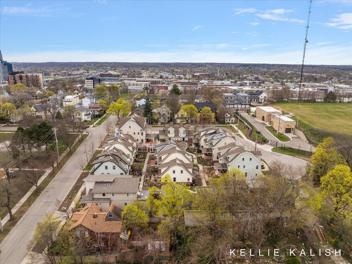 814 Livingston Avenue NE Grand Rapids MI 49503