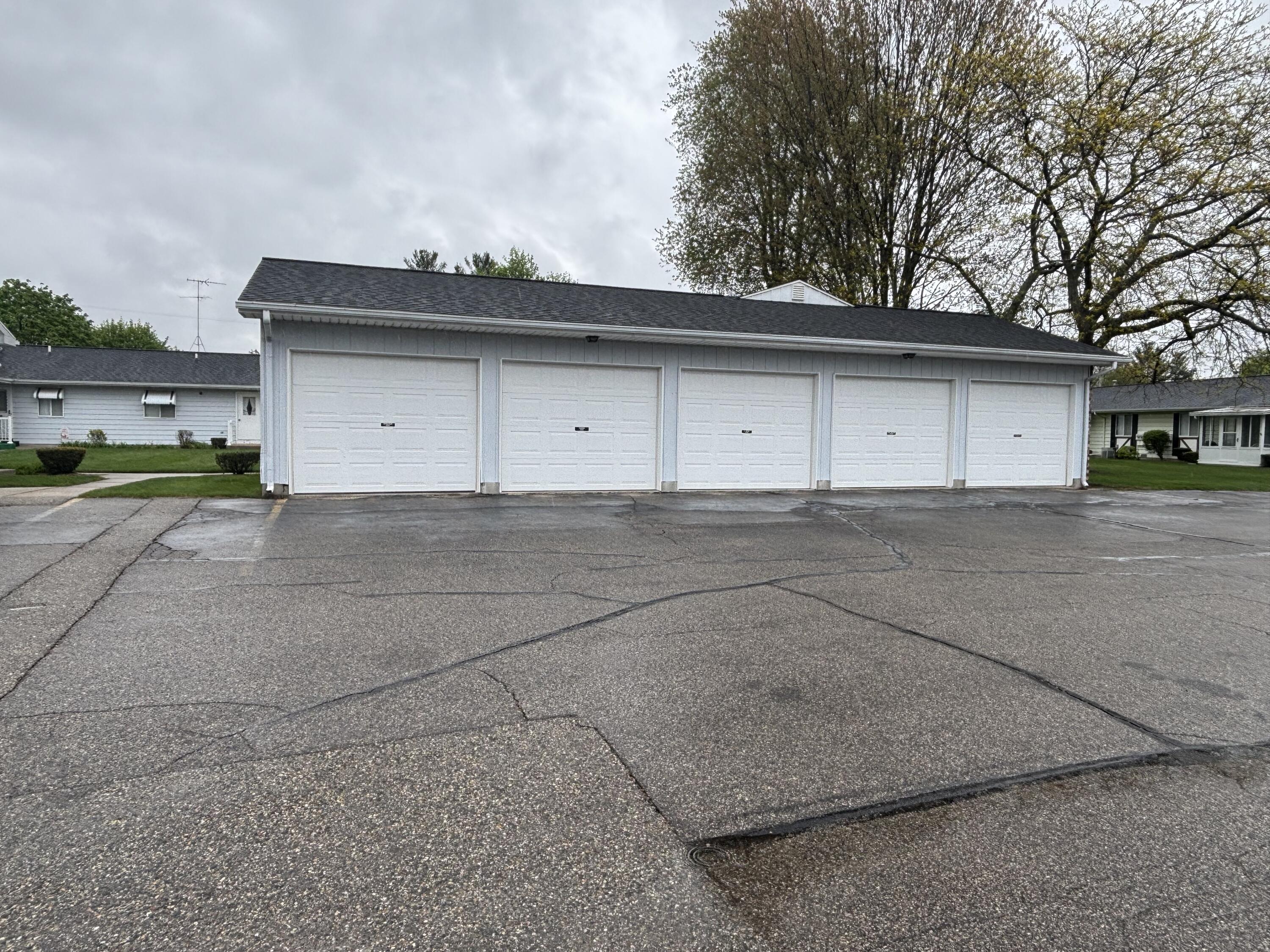 5646 Leisure S Drive SE Grand Rapids MI 49548