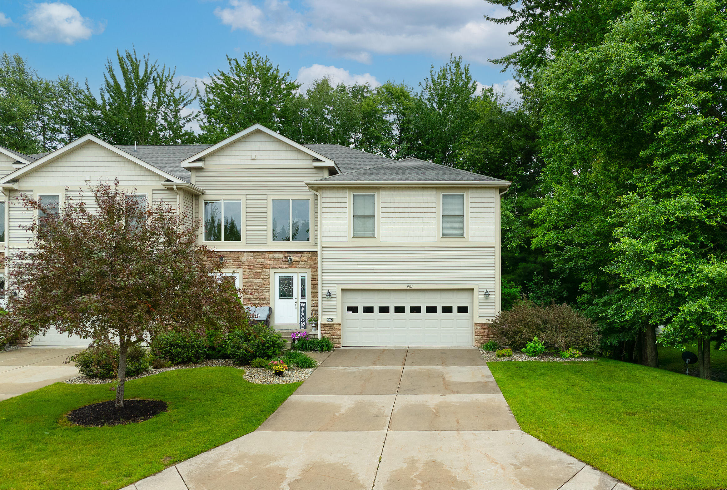 907 N Sandalwood Circle Muskegon MI 49441