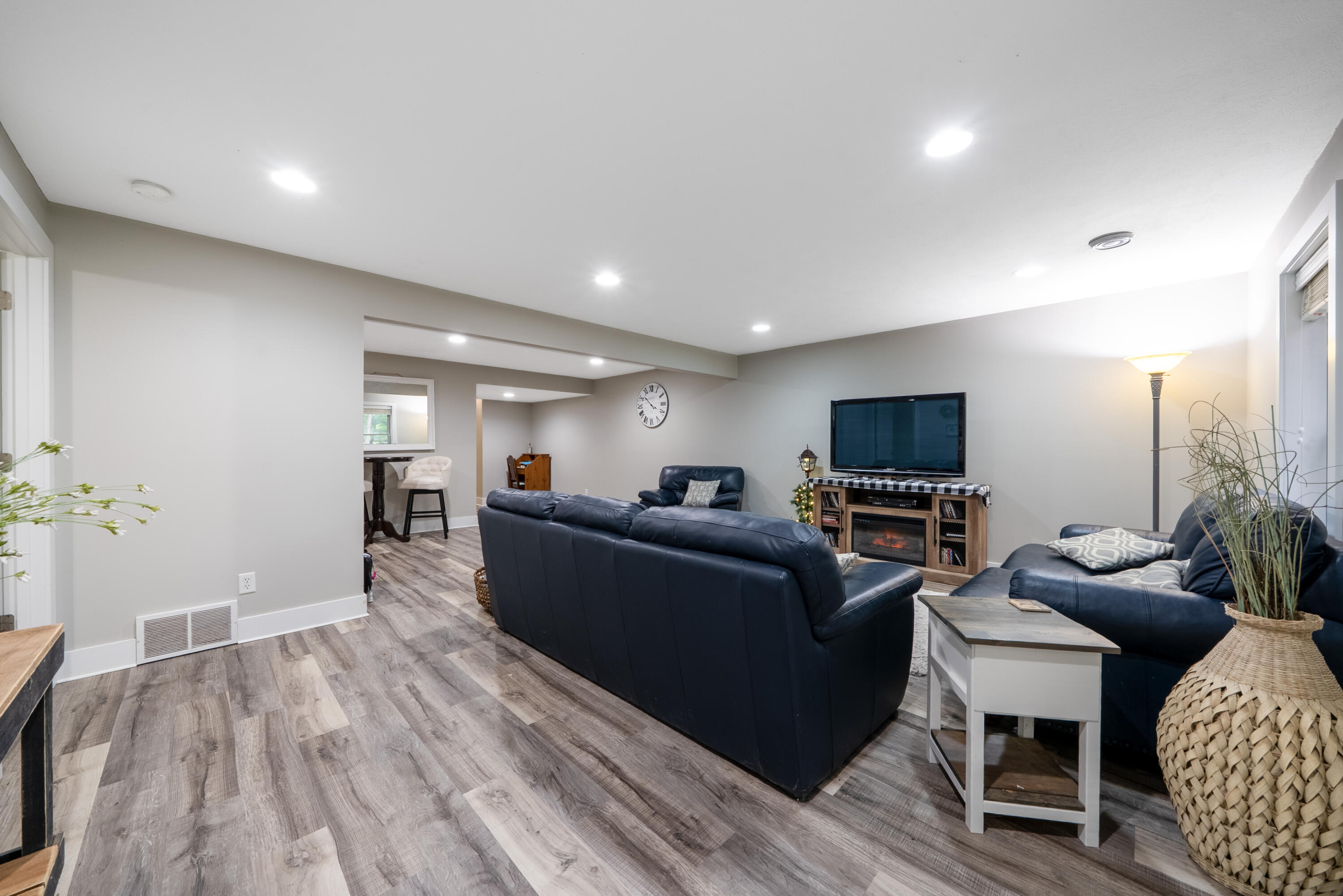907 N Sandalwood Circle Muskegon MI 49441