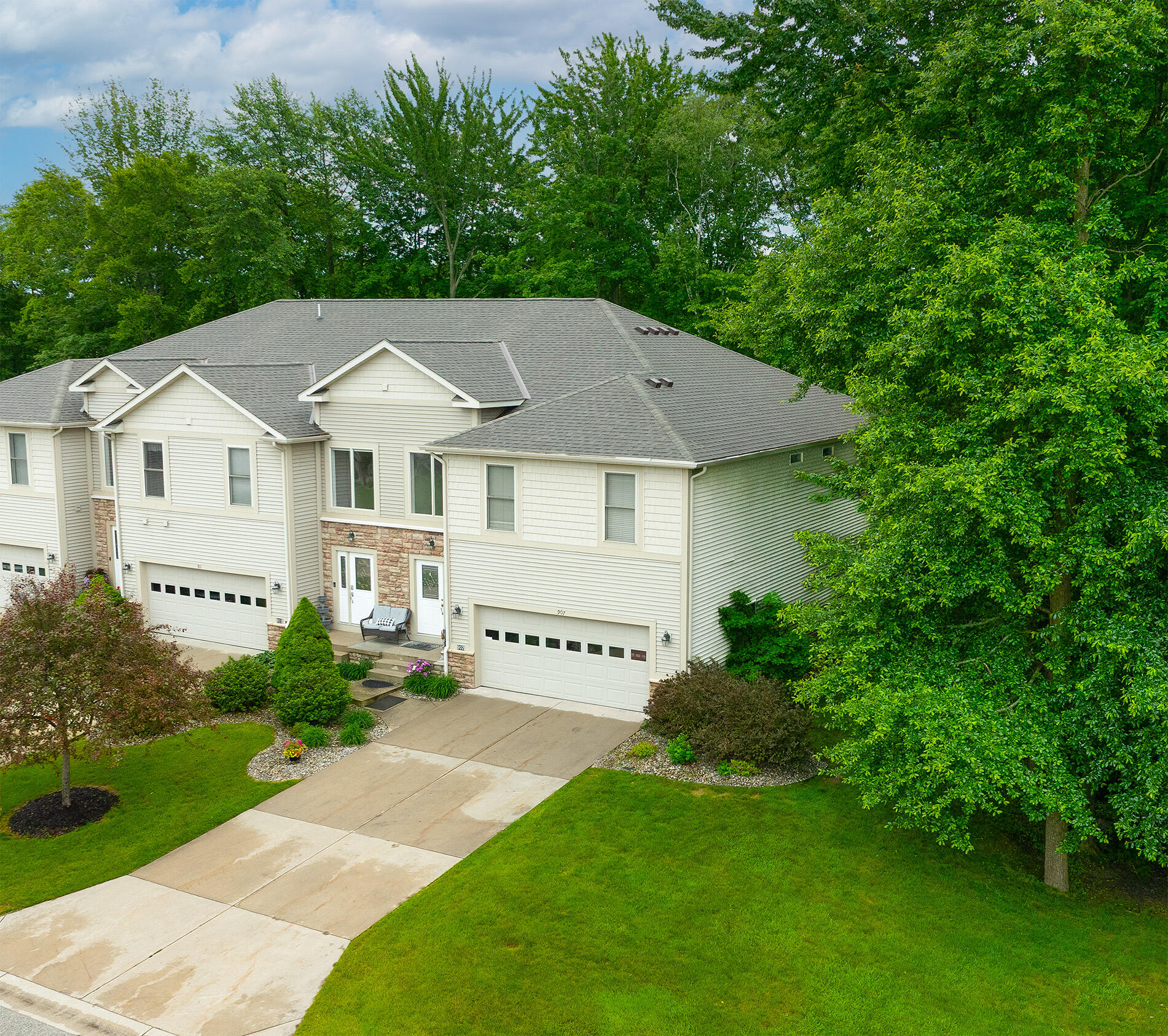 907 N Sandalwood Circle Muskegon MI 49441