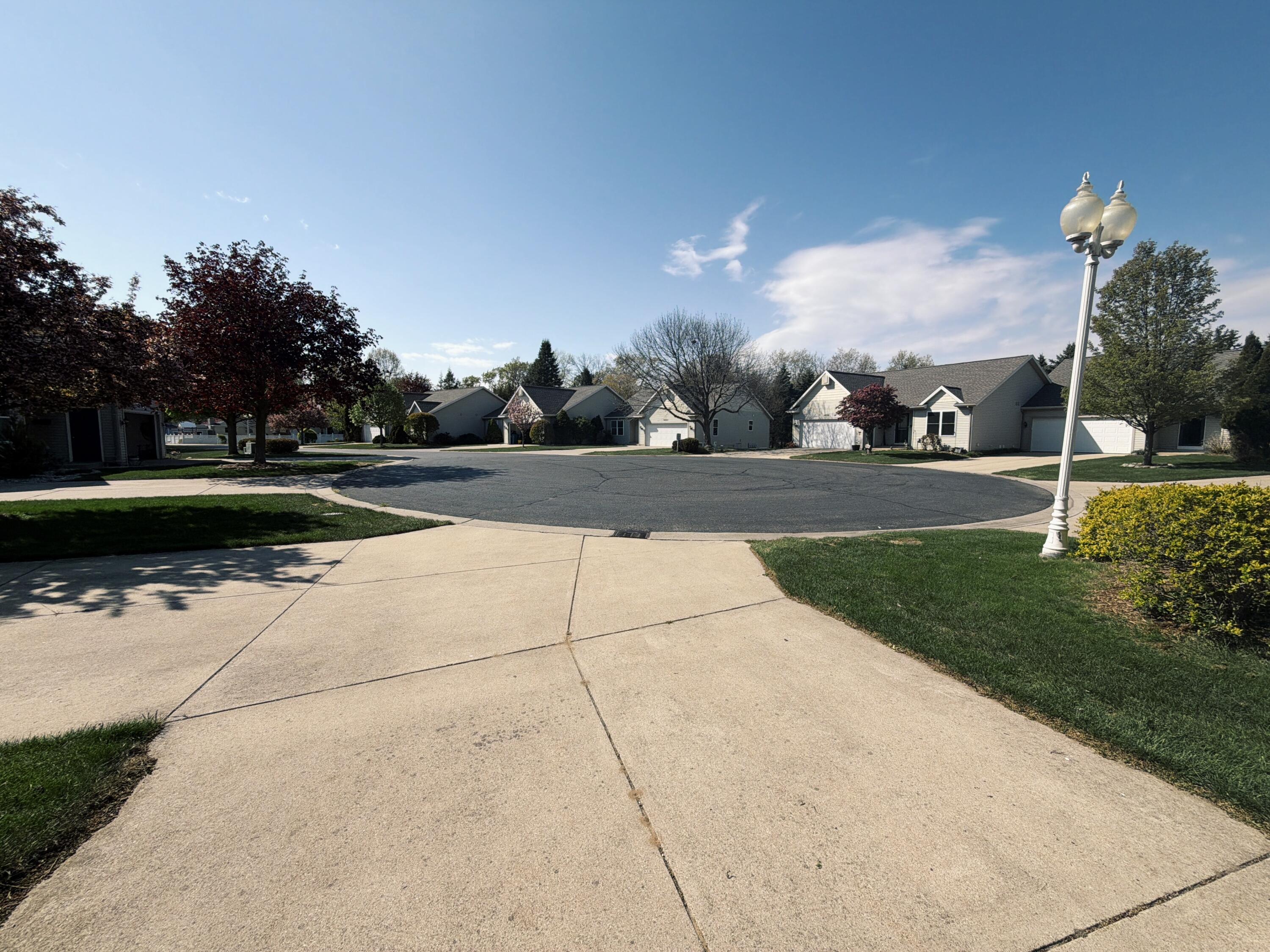 1440 Woodlawn Cmns Grand Haven MI 49417