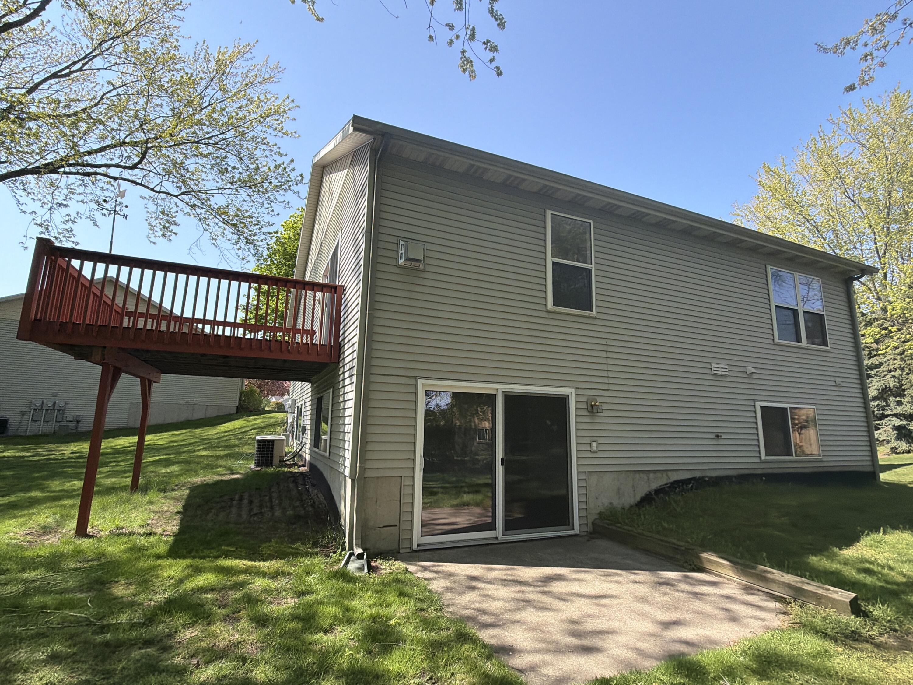 1440 Woodlawn Cmns Grand Haven MI 49417