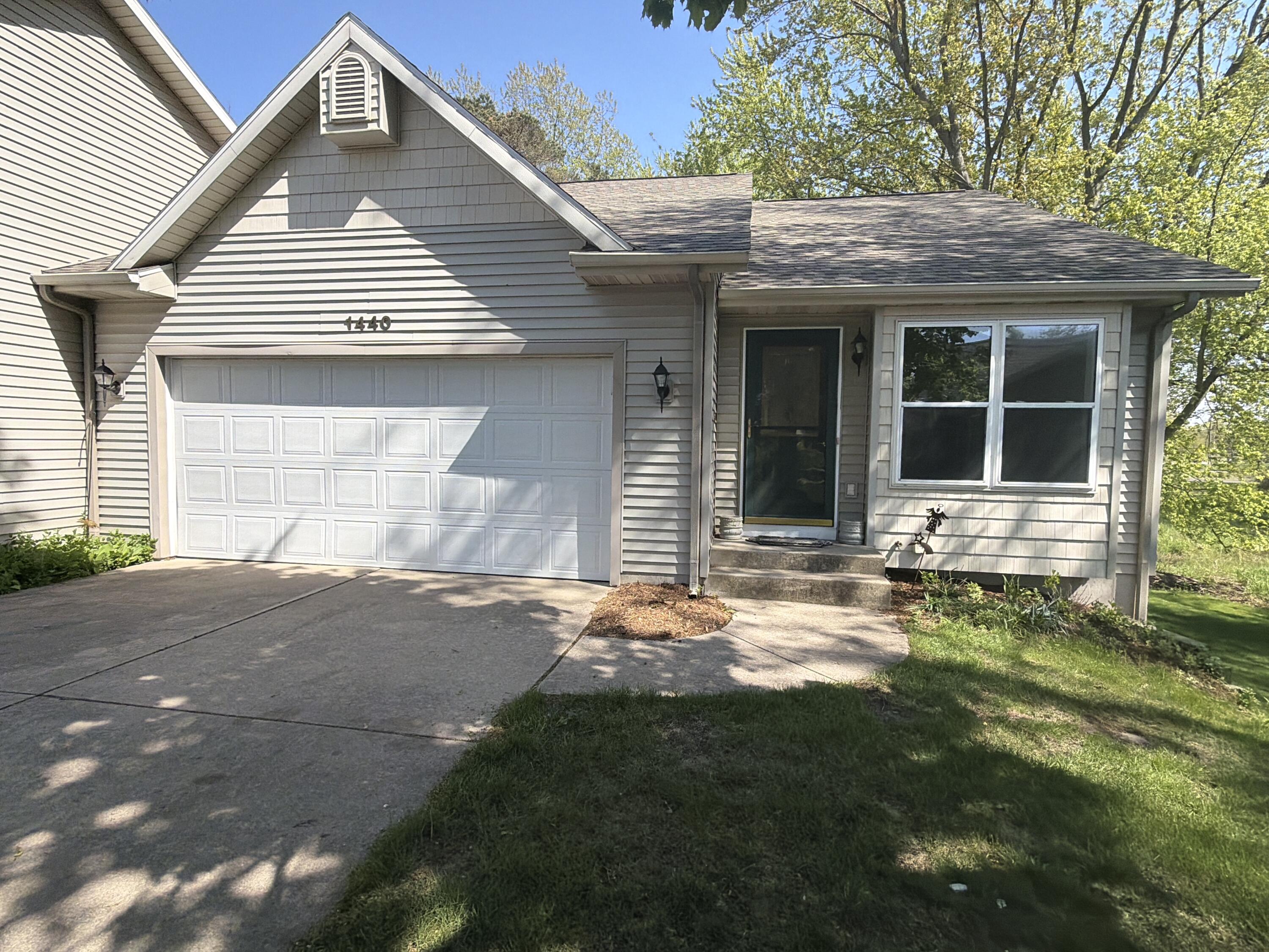 1440 Woodlawn Cmns Grand Haven MI 49417