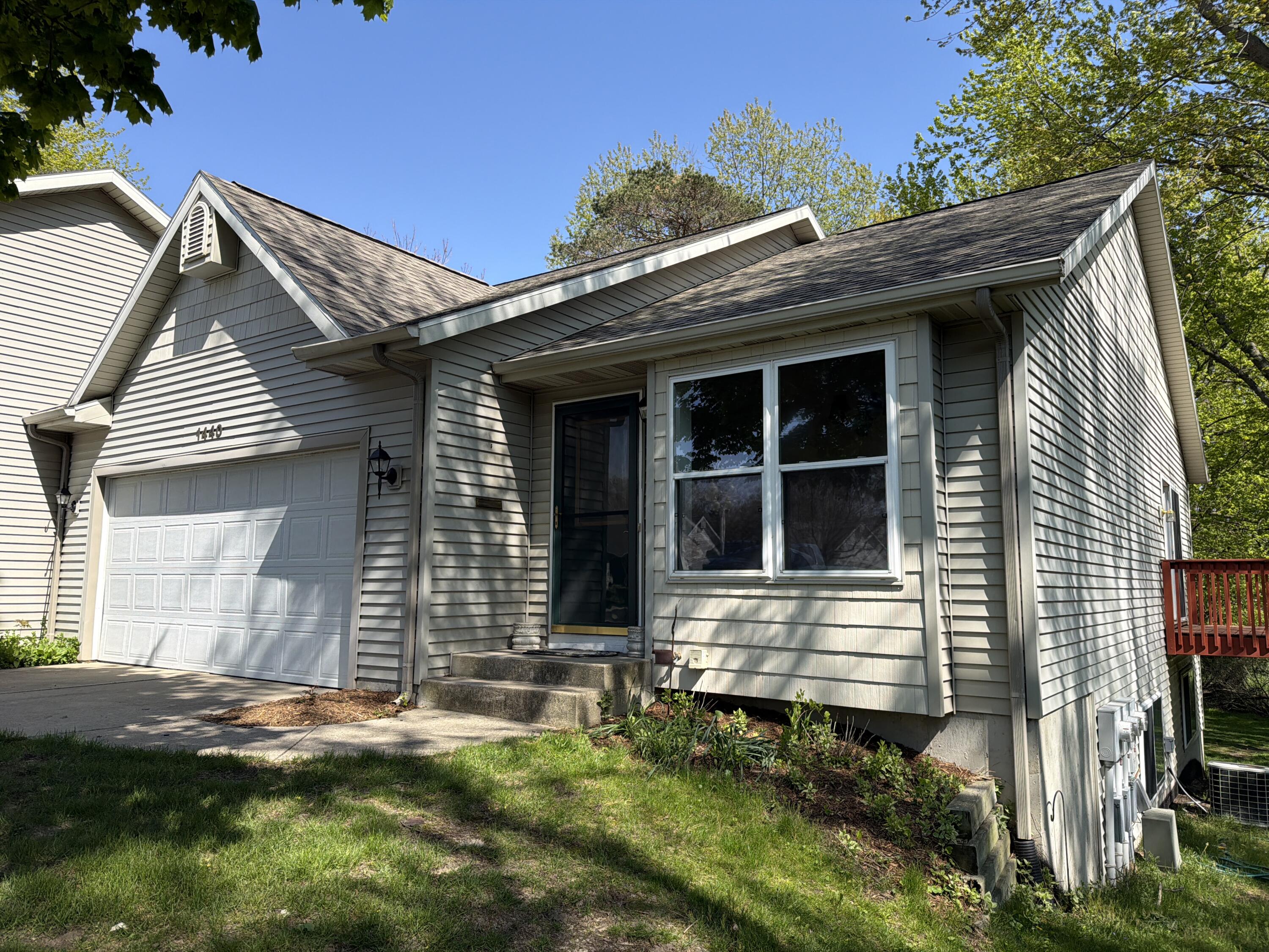 1440 Woodlawn Cmns Grand Haven MI 49417