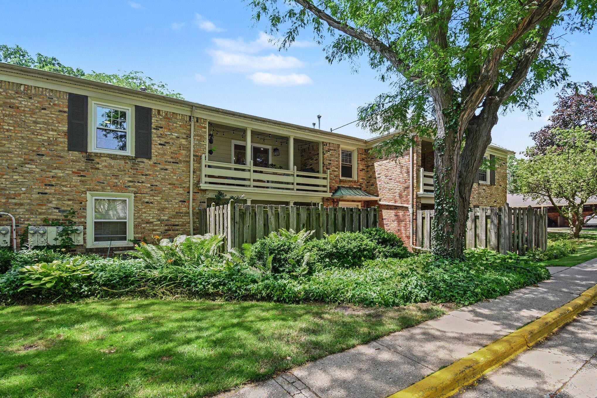 2421 Abbington Drive SE Grand Rapids MI 49506