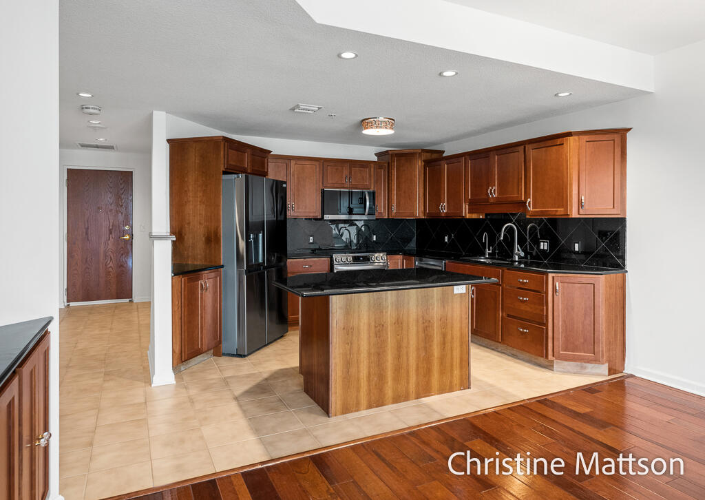 2964 Lakeshore Drive Muskegon MI 49441