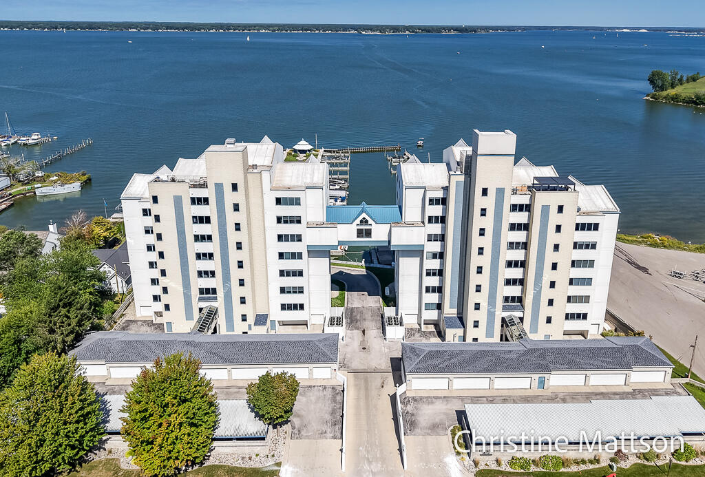 2964 Lakeshore Drive Muskegon MI 49441