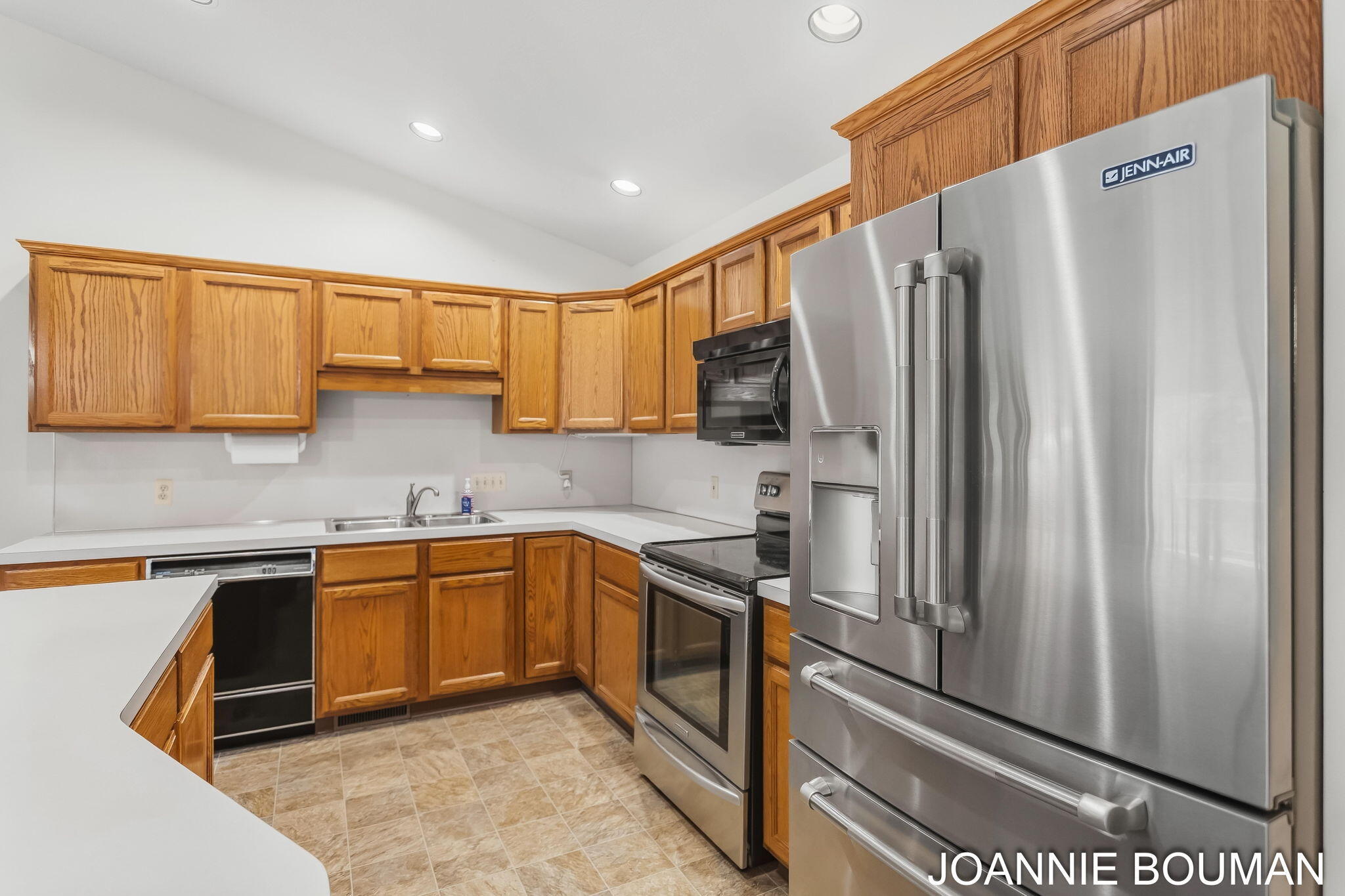 1963 Lakeview Drive Zeeland MI 49464