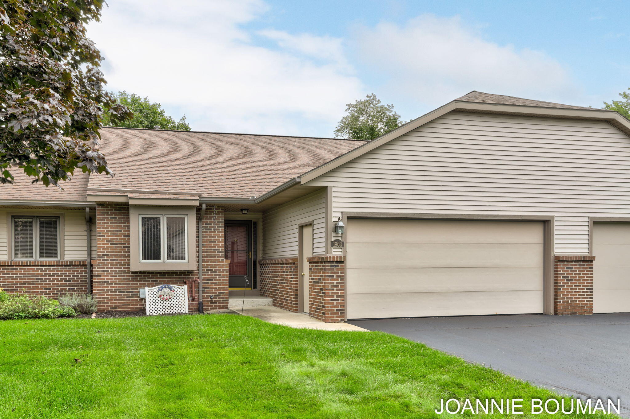 1963 Lakeview Drive Zeeland MI 49464