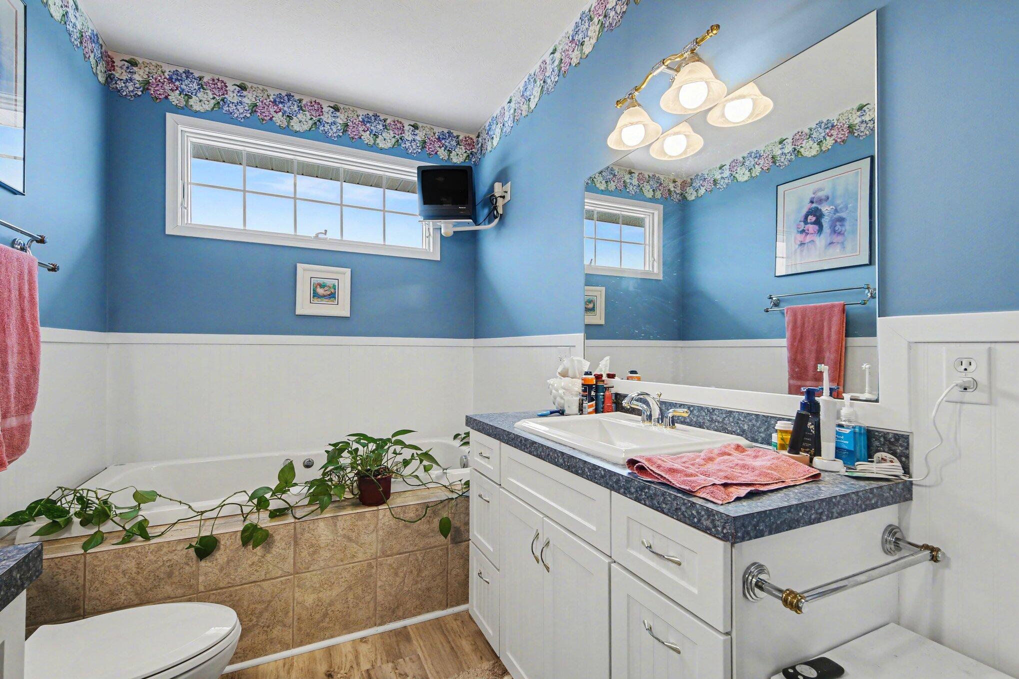 1087 Barrington NW Grand Rapids MI 49534