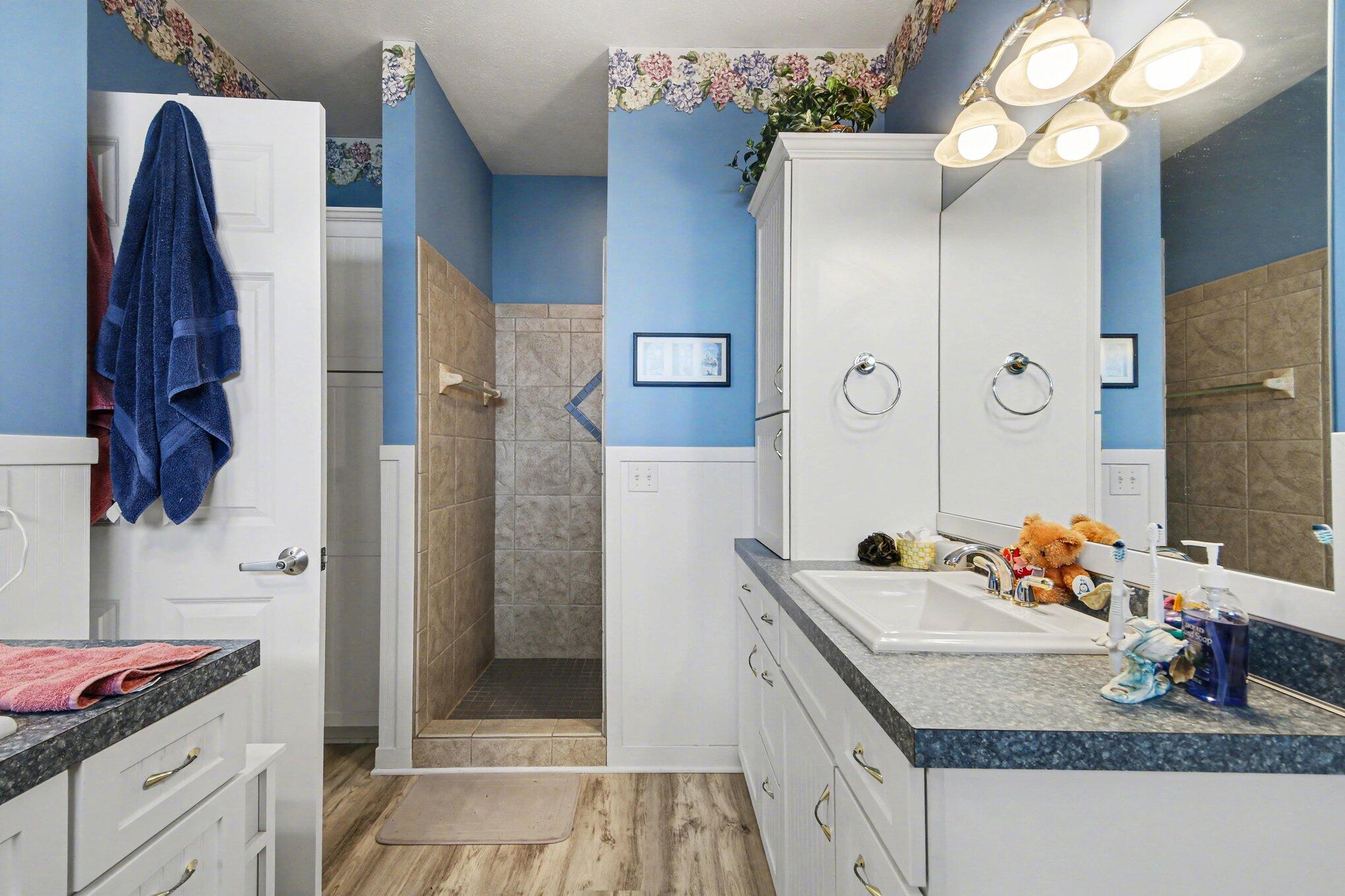 1087 Barrington NW Grand Rapids MI 49534