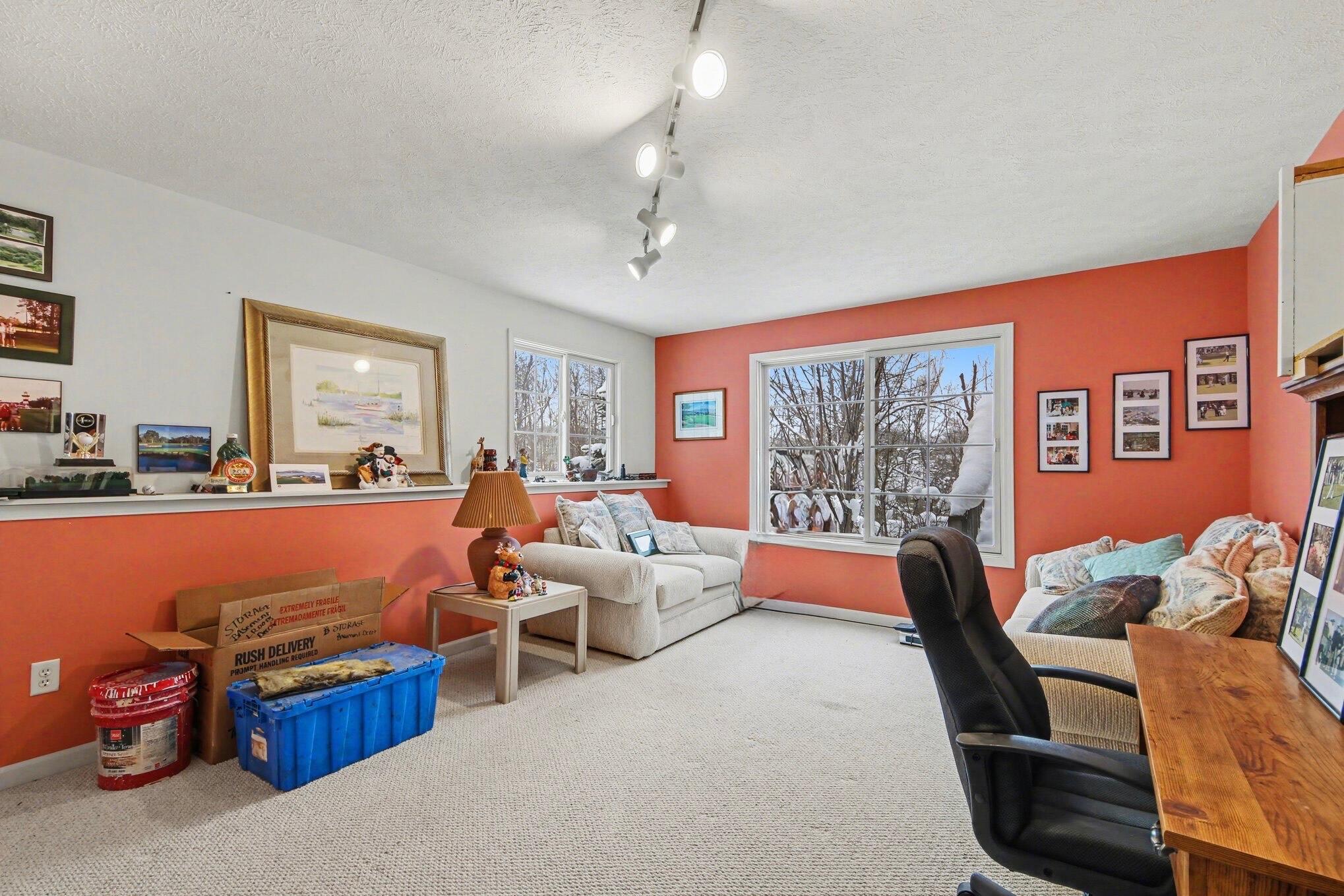 1087 Barrington NW Grand Rapids MI 49534