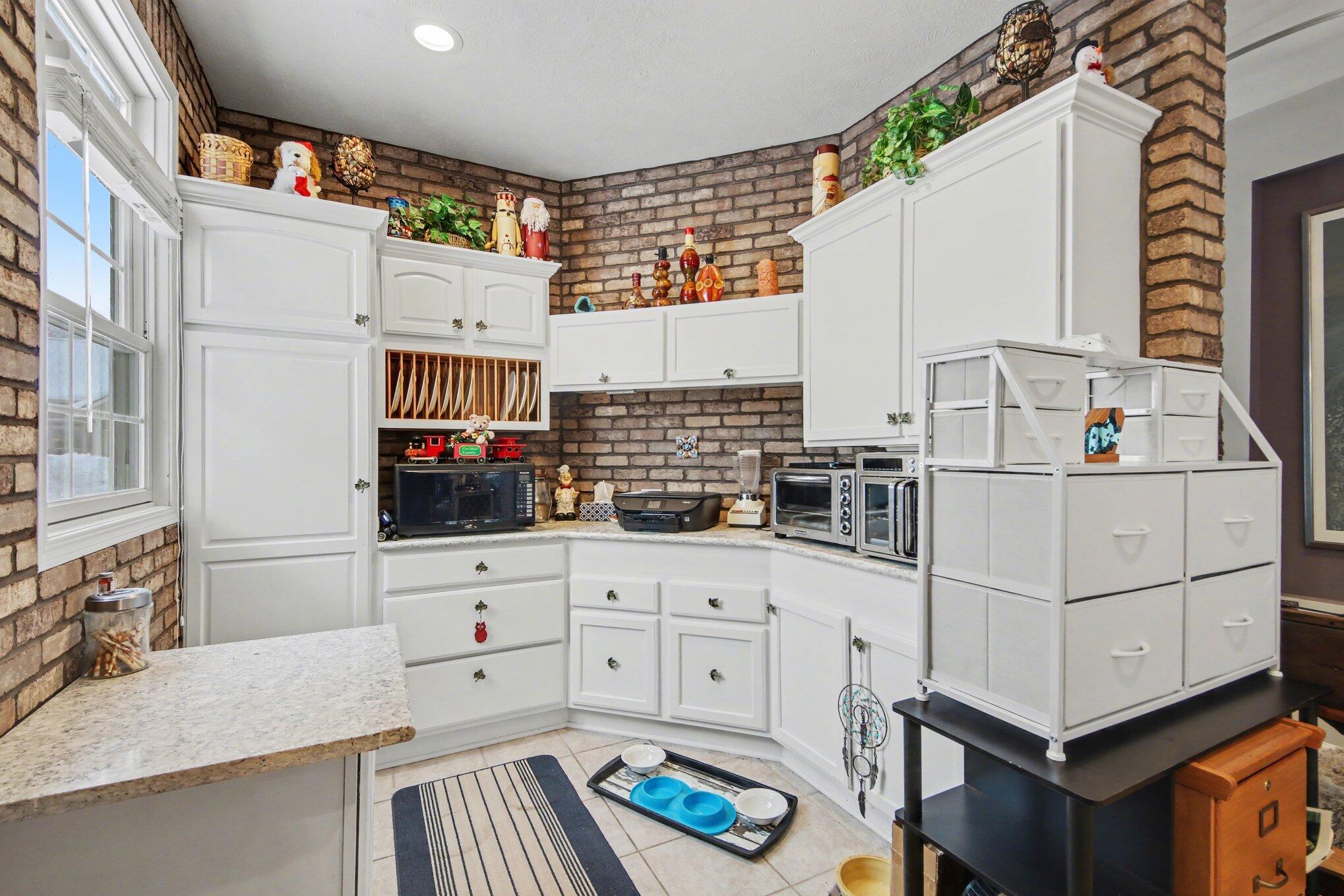 1087 Barrington NW Grand Rapids MI 49534