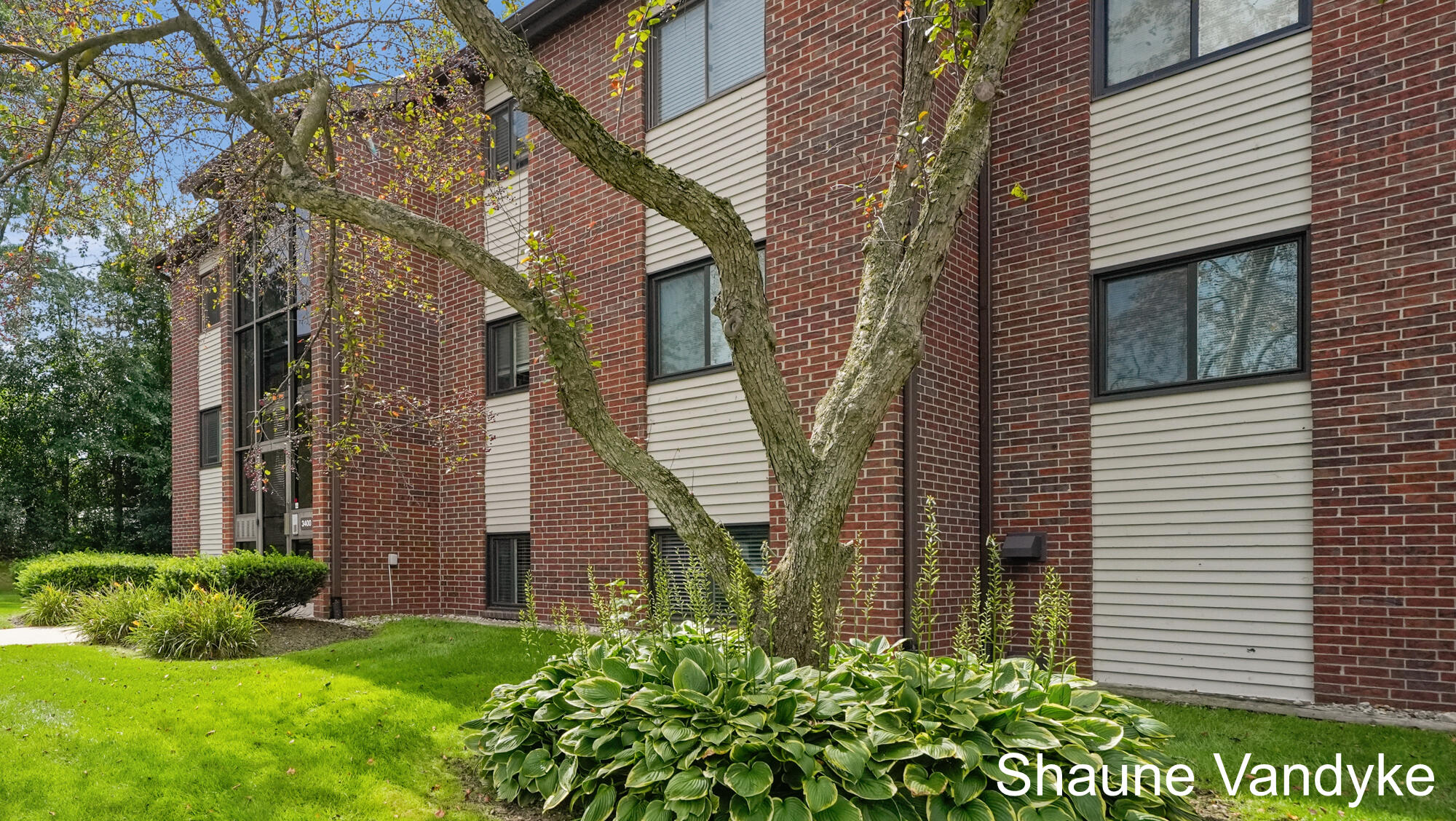 3400 Devonwood Hills NE Grand Rapids MI 49525