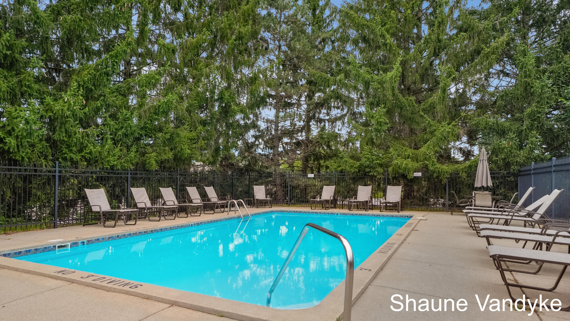 3400 Devonwood Hills NE Grand Rapids MI 49525