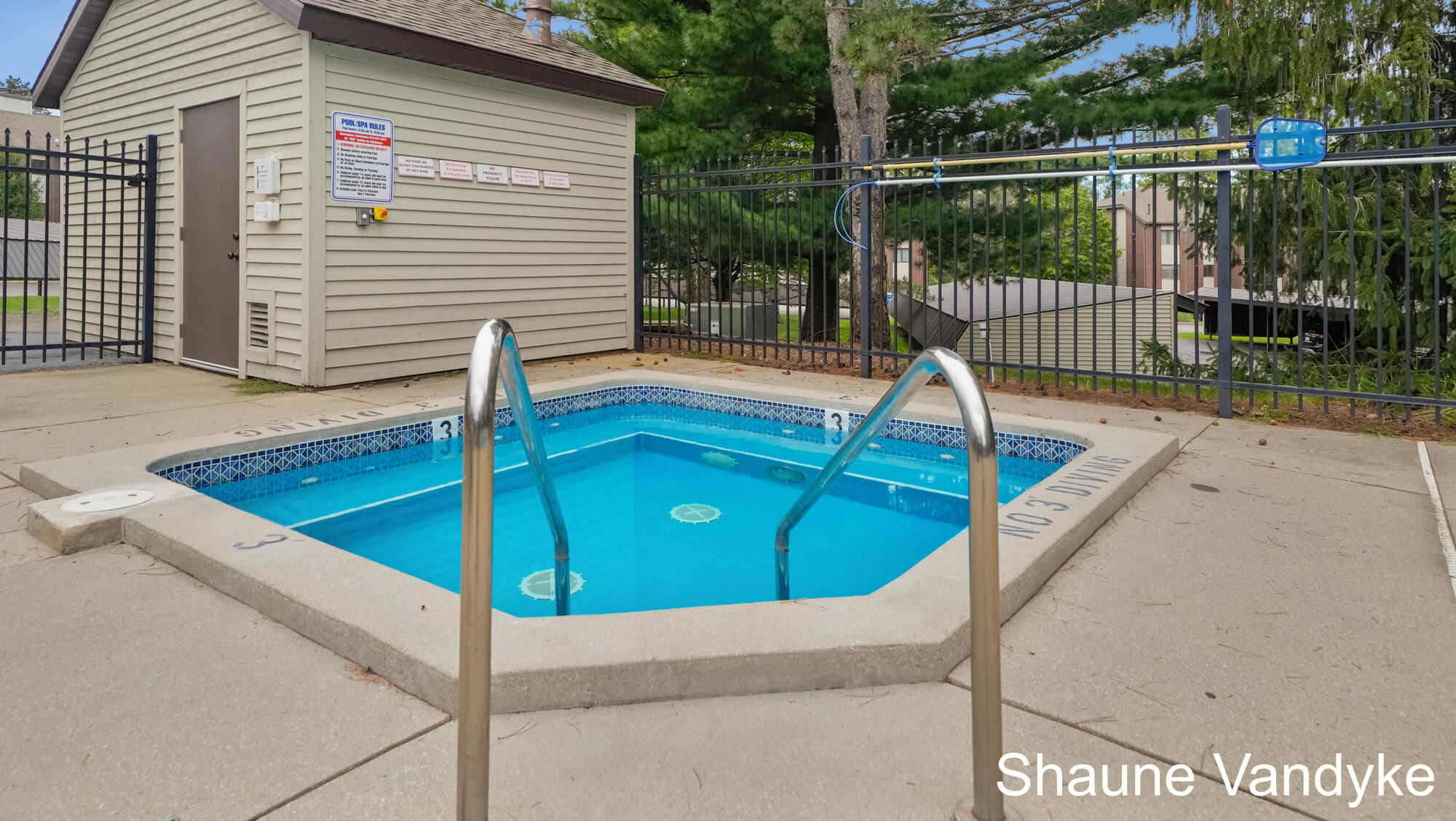 3400 Devonwood Hills NE Grand Rapids MI 49525