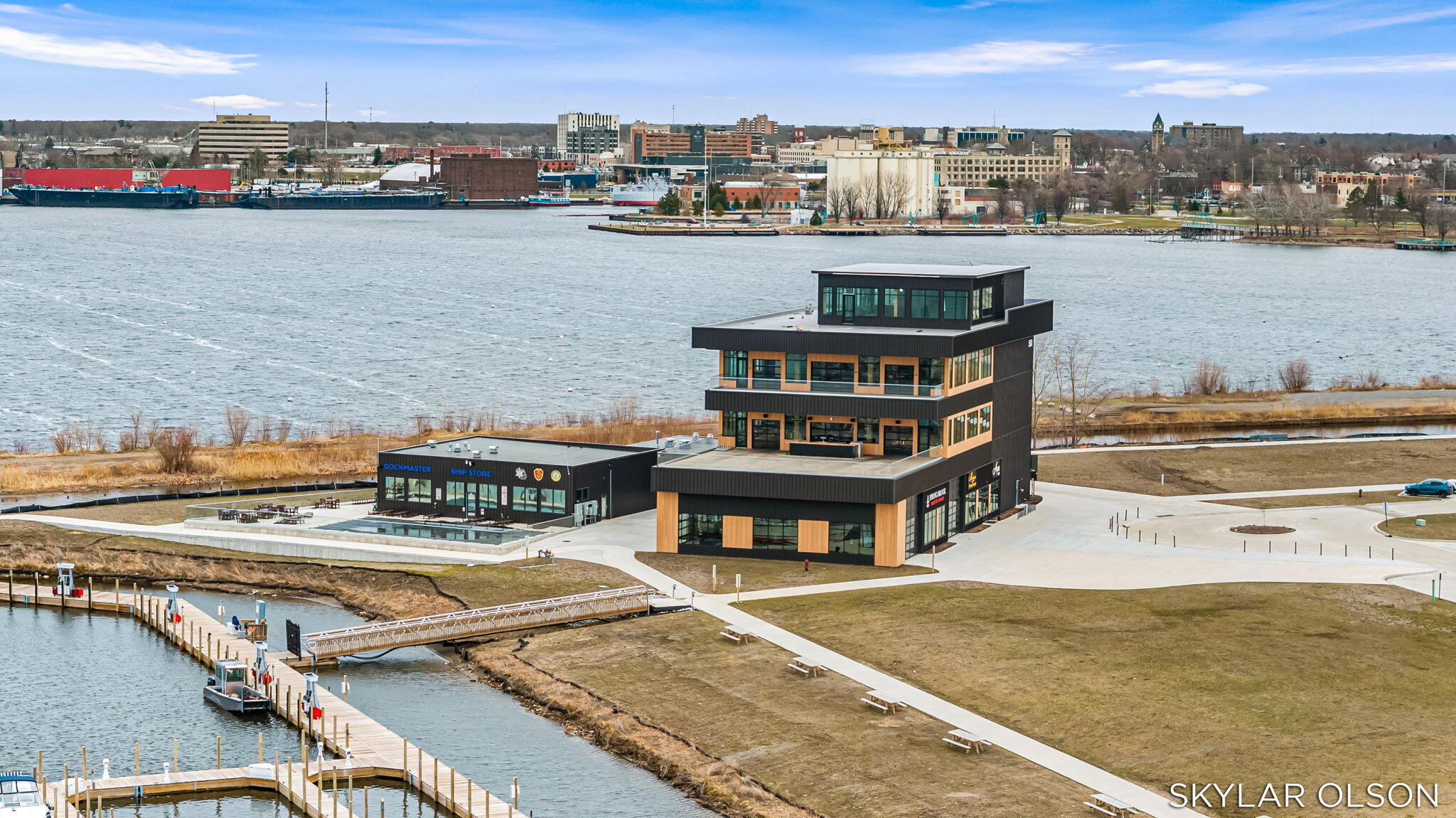 901 Adelaide Circle Muskegon MI 49441