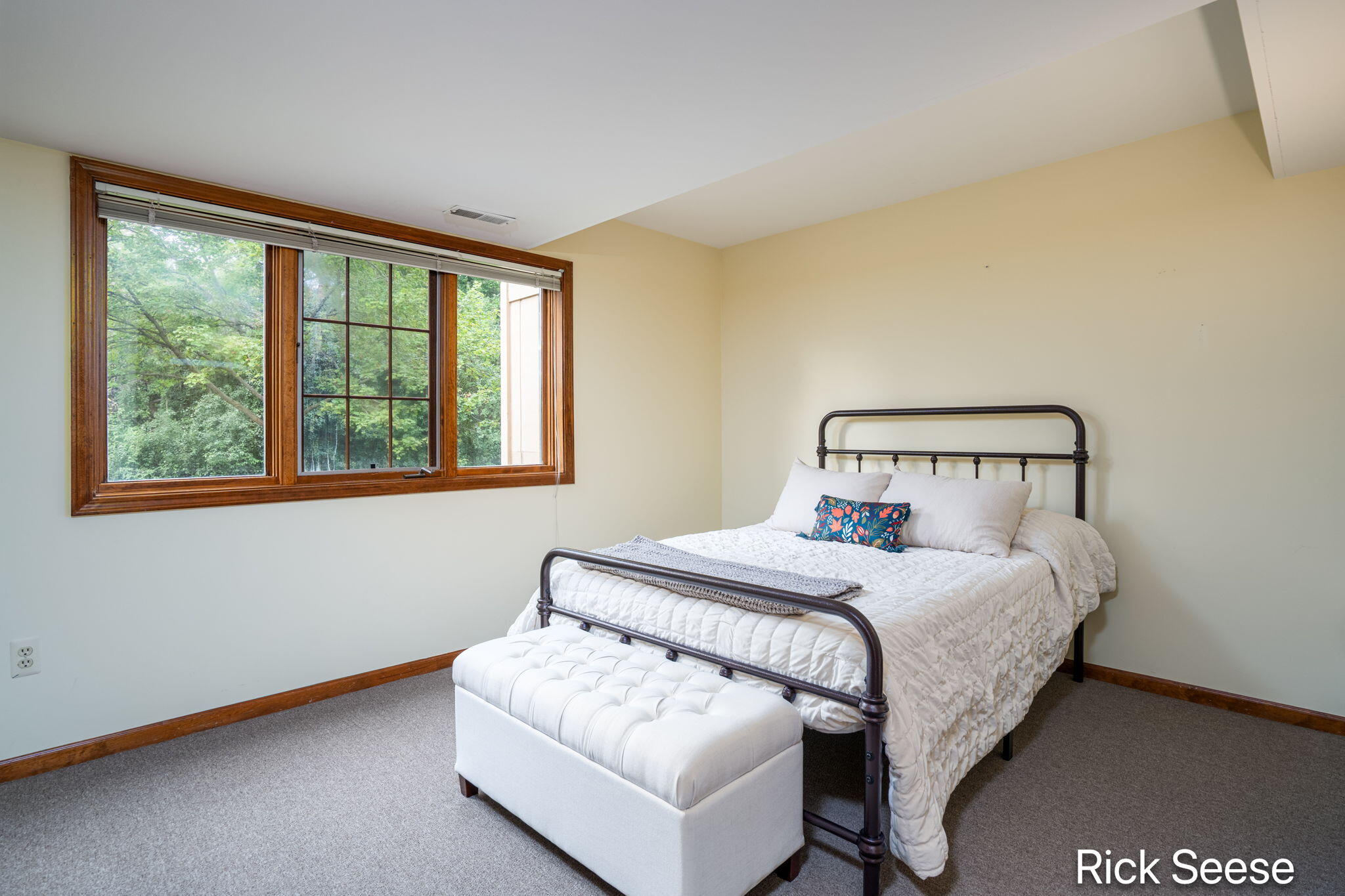 1379 Suncrest Drive NE Grand Rapids MI 49525