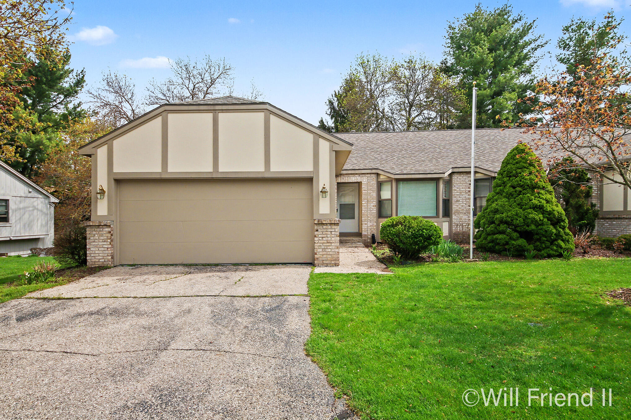 15 Skyline Circle NW Grand Rapids MI 49504