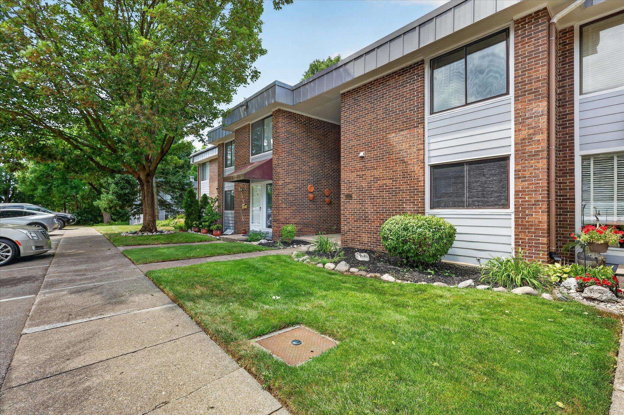2437 Hampton Court SE Grand Rapids MI 49546