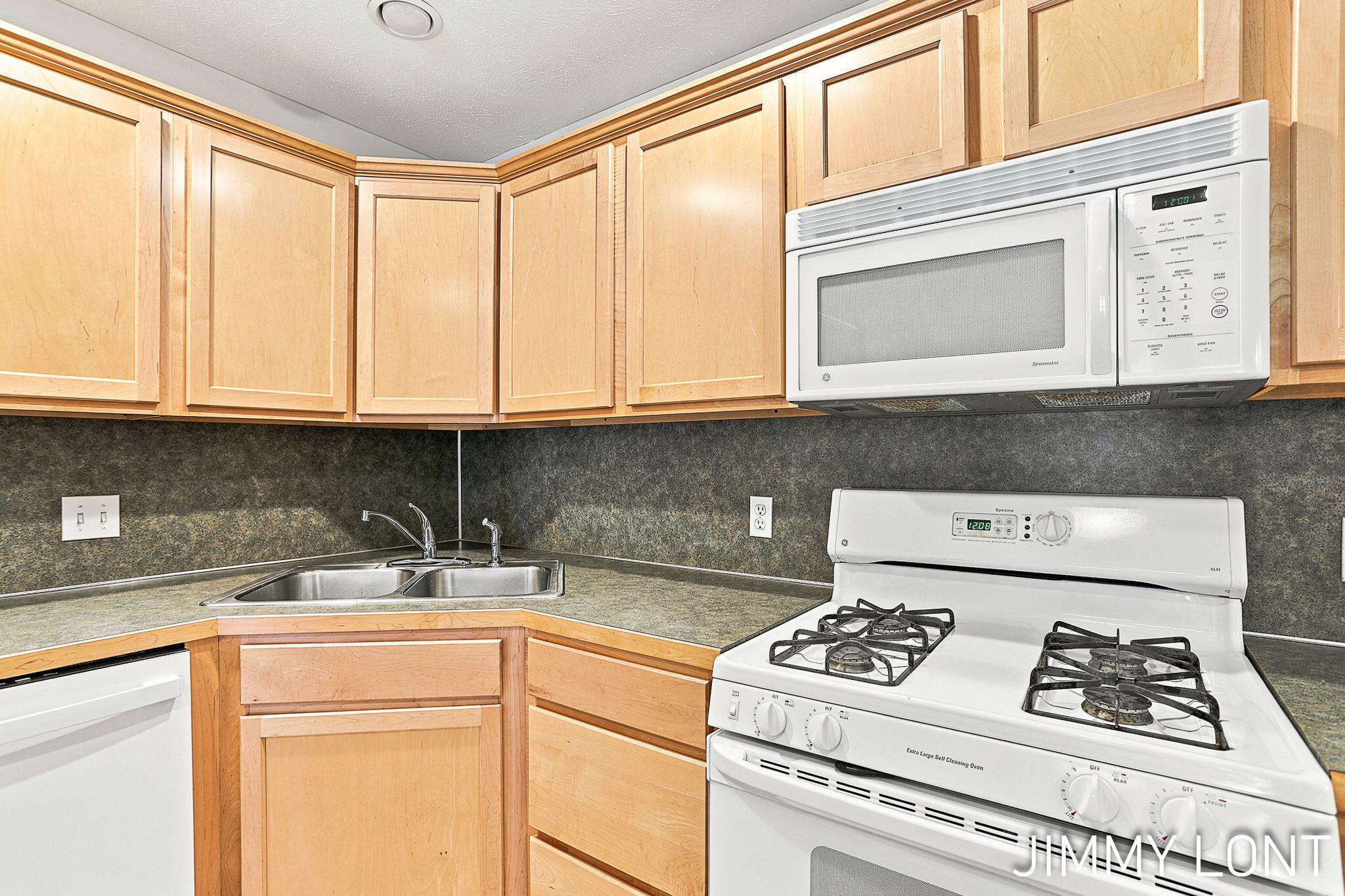 3074 W Crystal Waters Drive Holland MI 49424