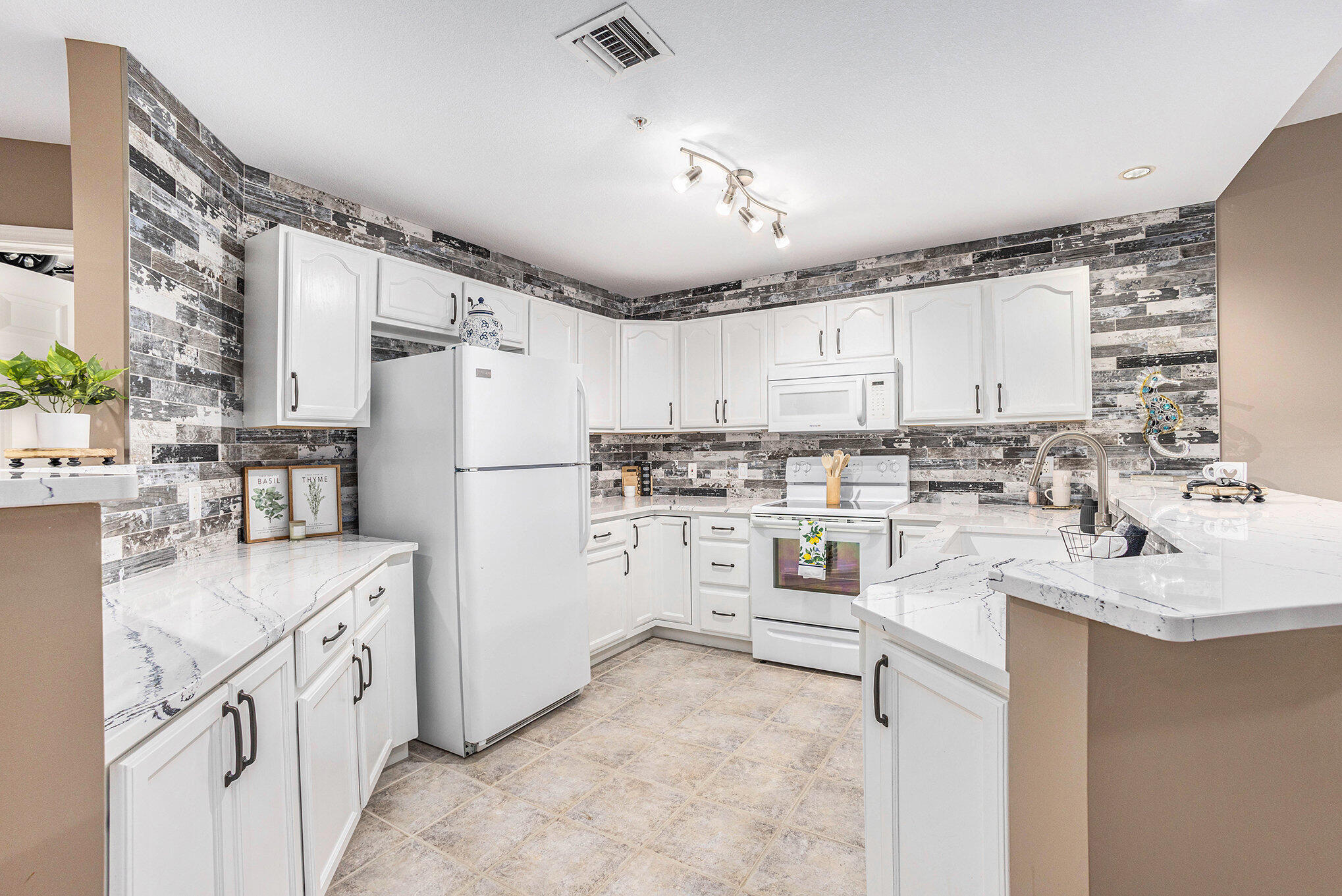 2964 Lakeshore Drive Muskegon MI 49441
