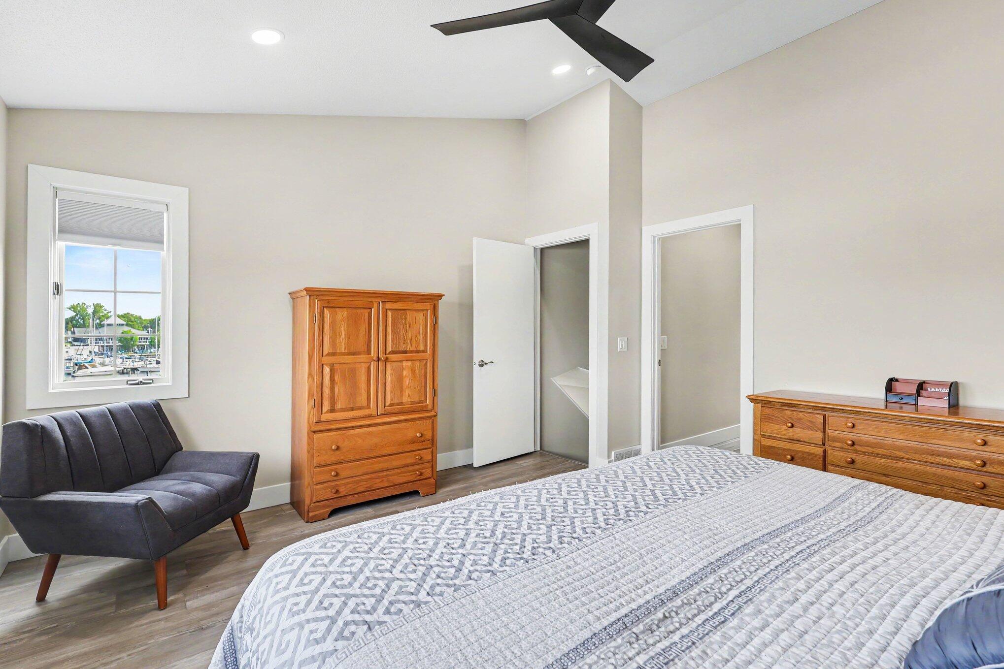 1410 E Harbour Towne Circle Muskegon MI 49441