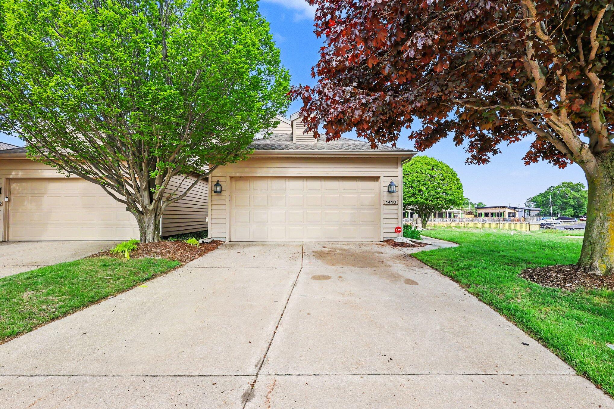 1410 E Harbour Towne Circle Muskegon MI 49441