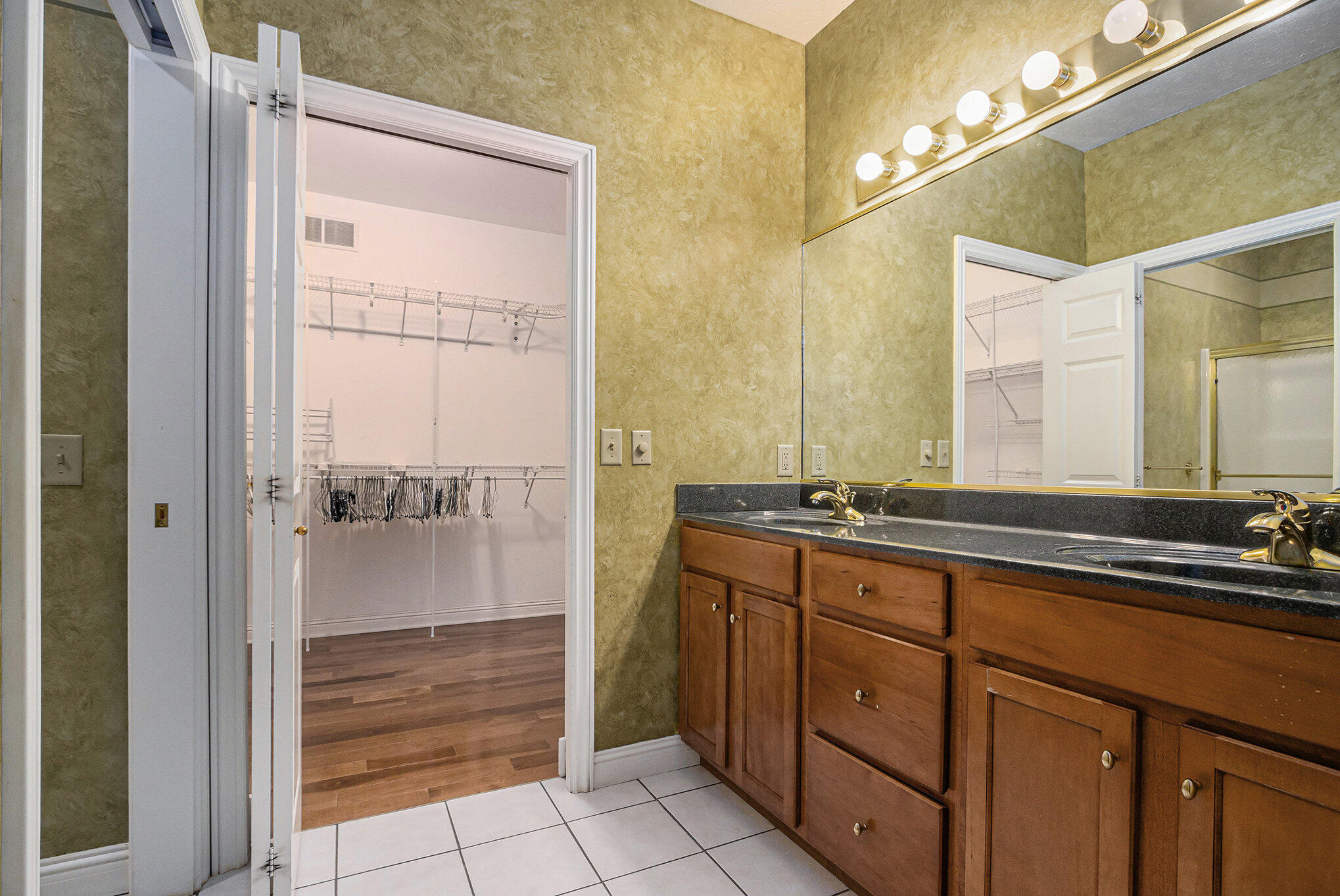 2669 Hunters Bluff Kalamazoo MI 49048