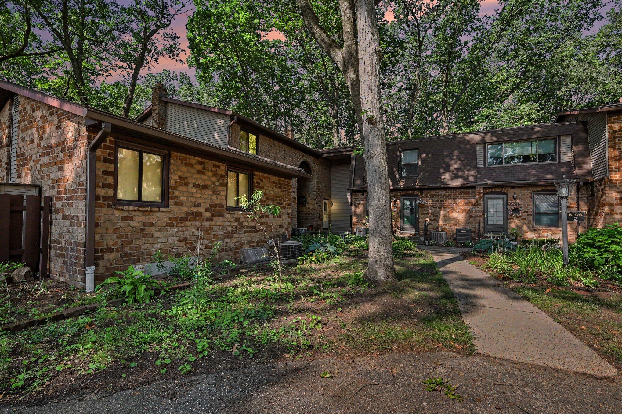 2579 Chatham Woods Drive SE Grand Rapids MI 49546